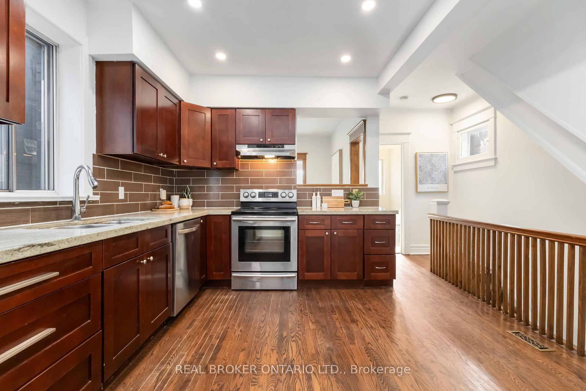 Photo 13 of 284 Waverley Road, Toronto, The Beaches — HOMEH