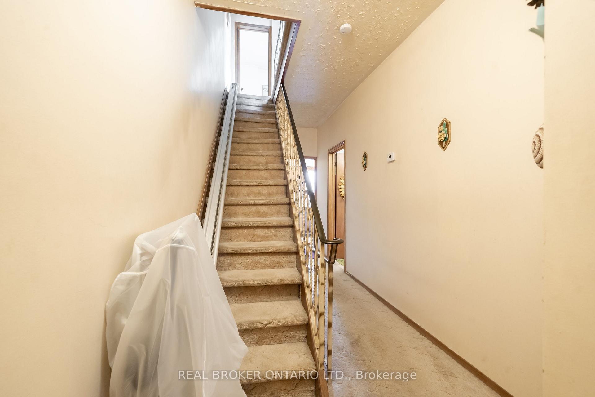 Photo 4 of 168 Brock Avenue, Toronto, Little Portugal — HOMEH