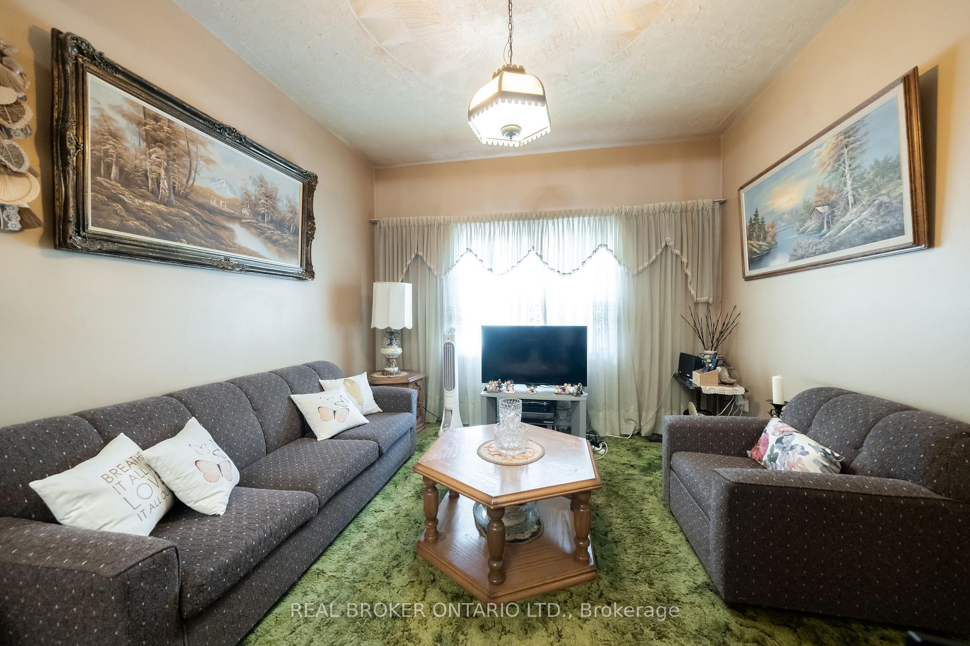 Photo 5 of 168 Brock Avenue, Toronto, Little Portugal — HOMEH
