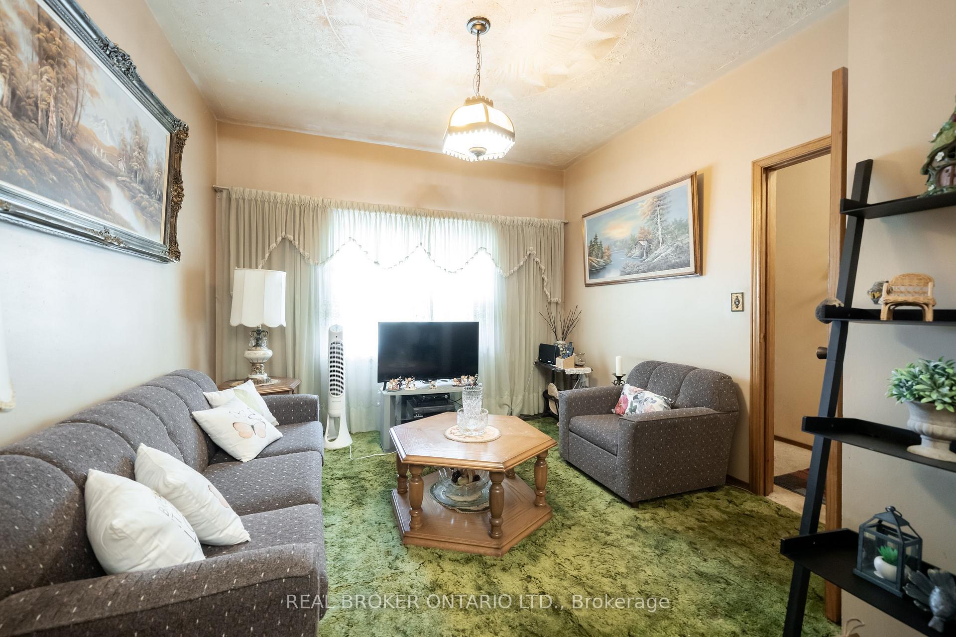 Photo 6 of 168 Brock Avenue, Toronto, Little Portugal — HOMEH