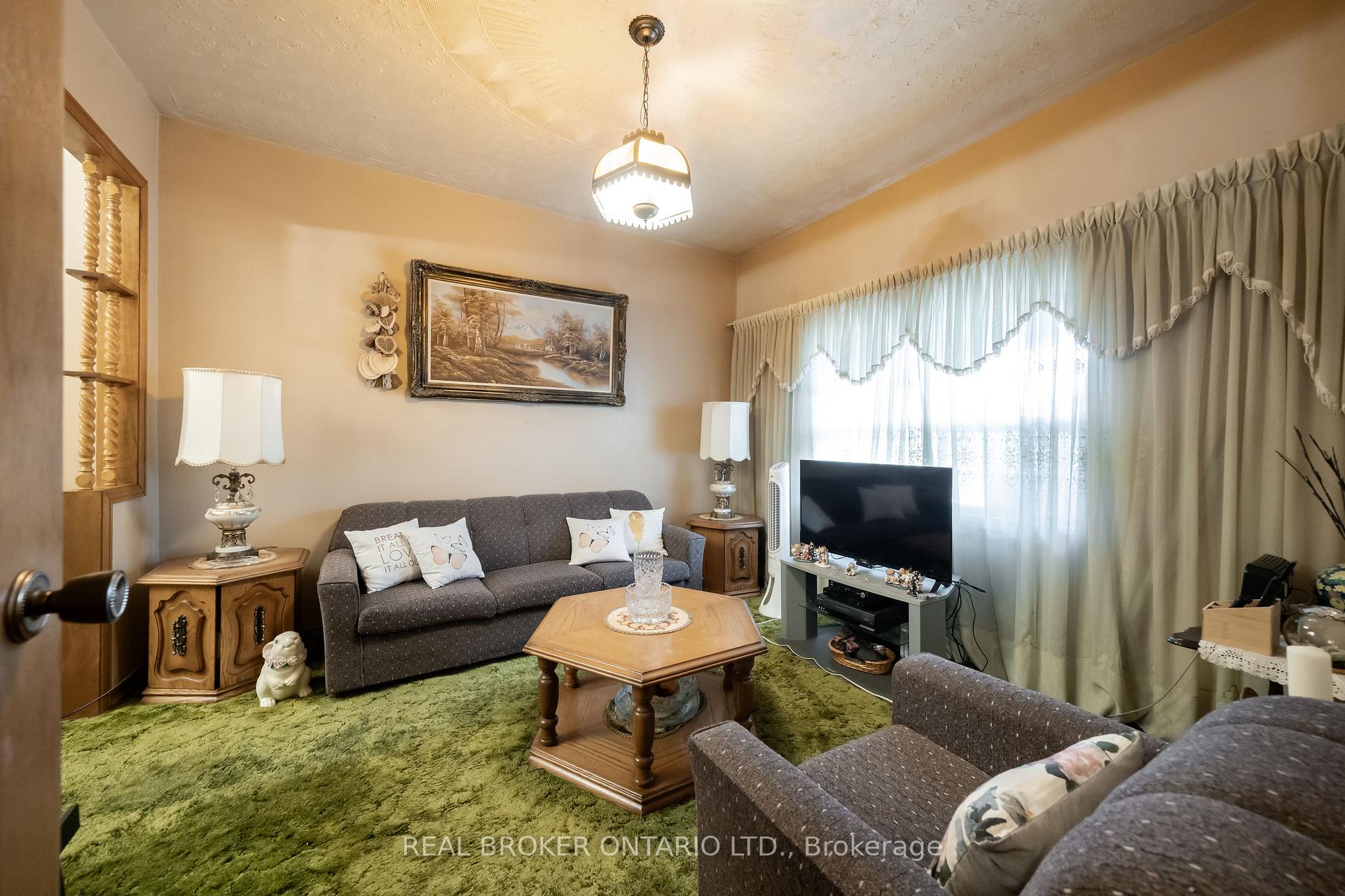 Photo 7 of 168 Brock Avenue, Toronto, Little Portugal — HOMEH