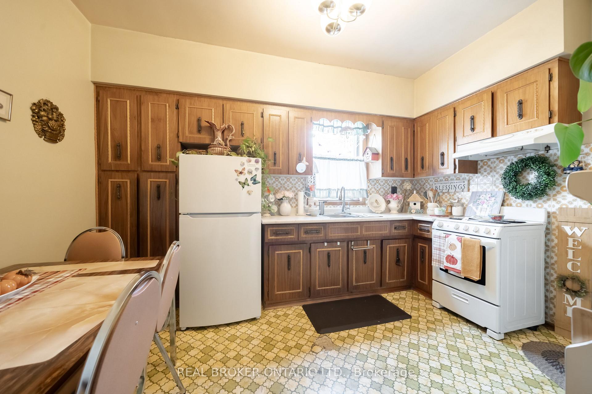 Photo 12 of 168 Brock Avenue, Toronto, Little Portugal — HOMEH