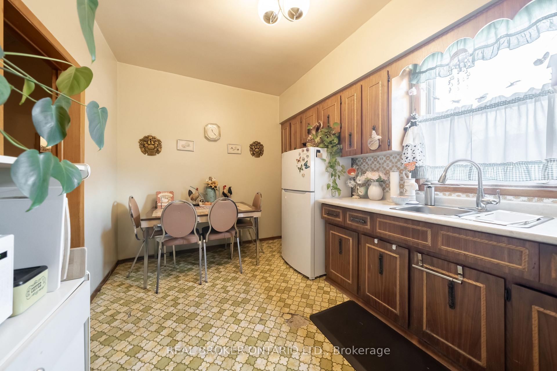 Photo 13 of 168 Brock Avenue, Toronto, Little Portugal — HOMEH