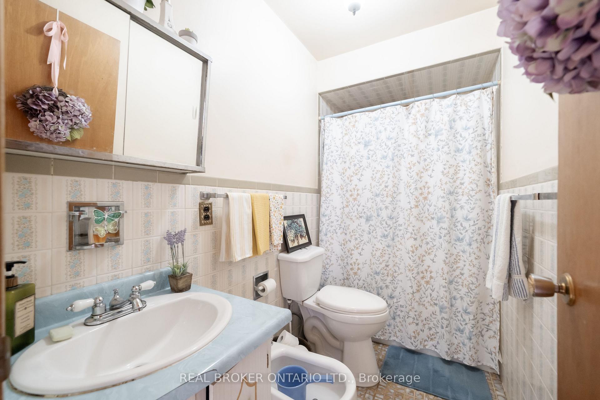 Photo 21 of 168 Brock Avenue, Toronto, Little Portugal — HOMEH