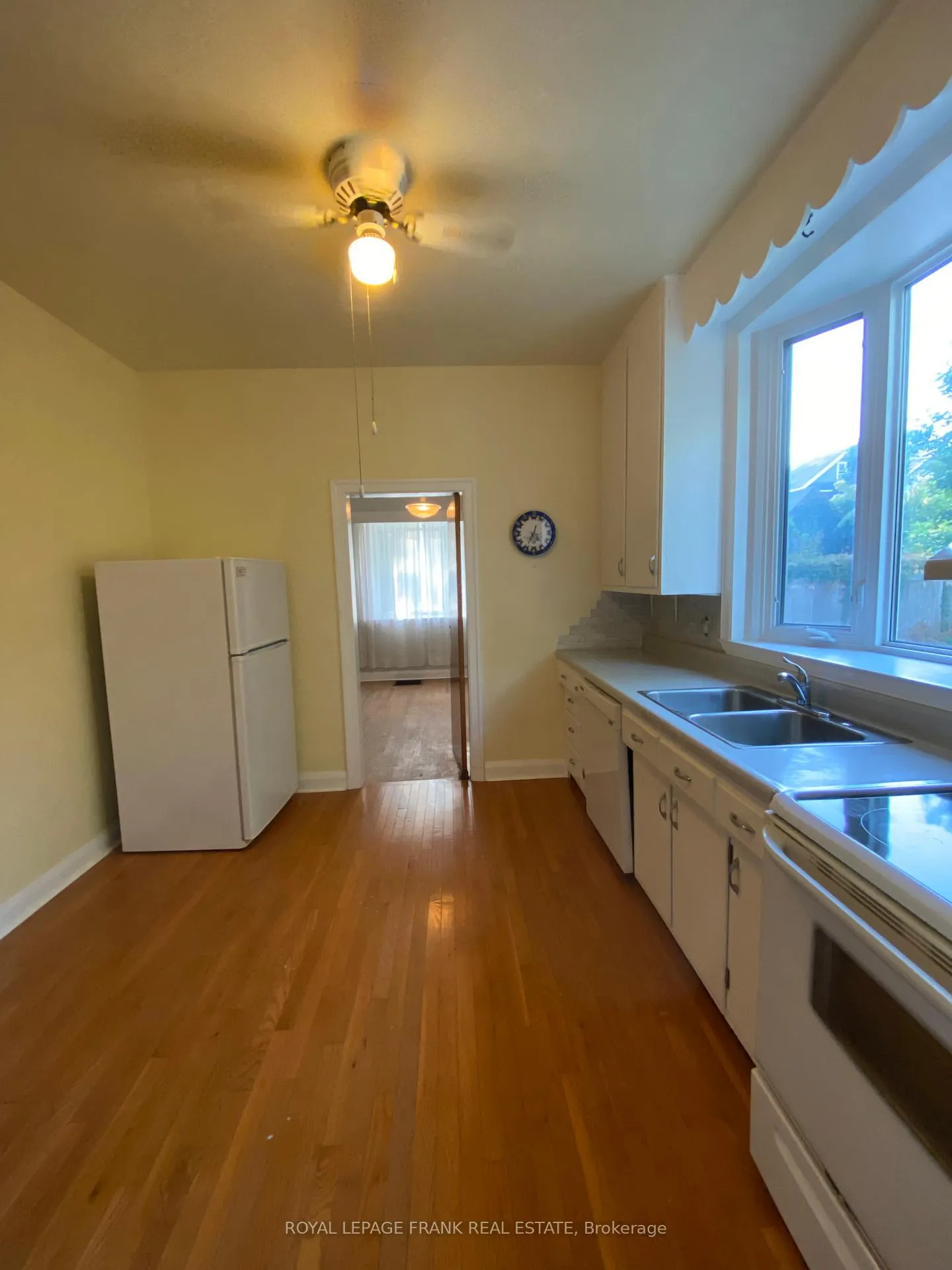 Photo 10 of 199 Barnardo Avenue, Peterborough, Northcrest Ward 5 — HOMEH