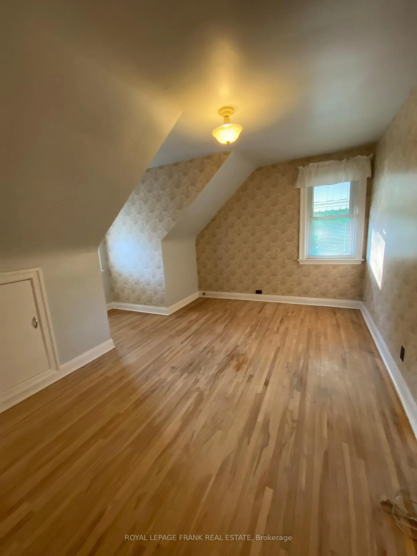 Photo 12 of 199 Barnardo Avenue, Peterborough, Northcrest Ward 5 — HOMEH