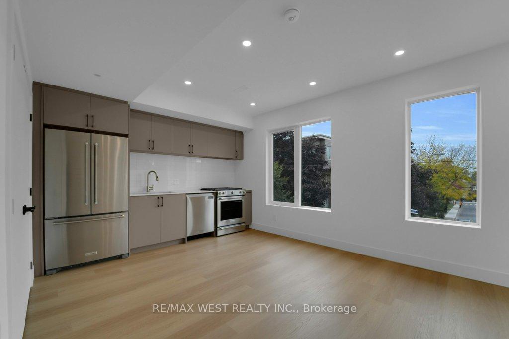 Photo 5 of Unit C, 661 Winona Drive, Toronto, Oakwood Village — HOMEH