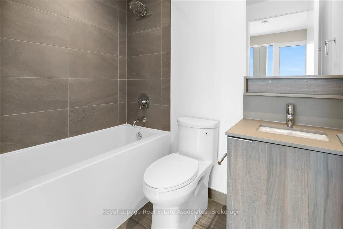 Photo 11 of Unit 6112, 950 Portage Parkway, Vaughan, Vaughan Corporate Centre — HOMEH