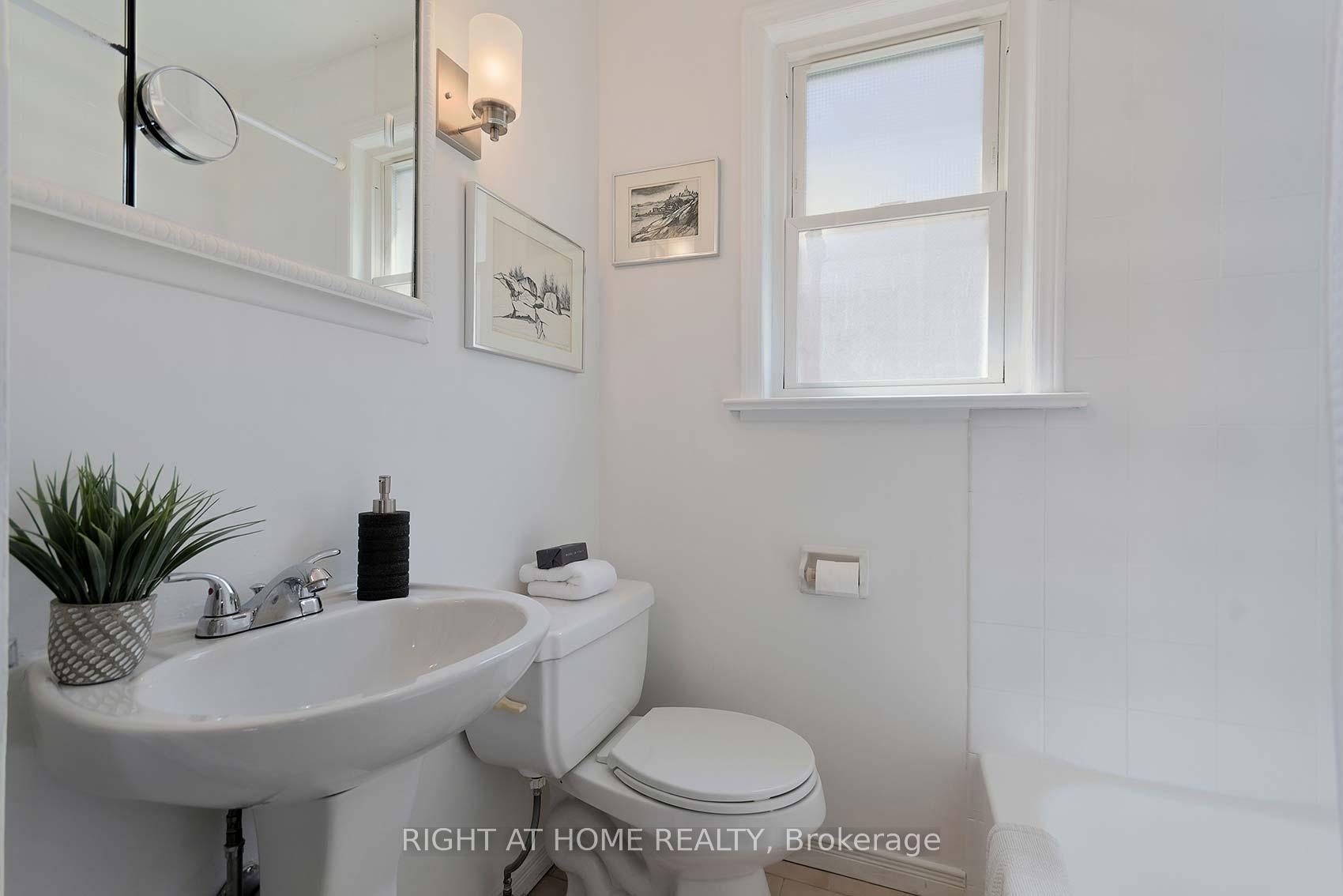 Photo 12 of 498 Scarborough Road, Toronto, East End-Danforth — HOMEH