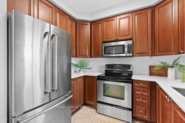 Photo 6 of 35 Fiddlehead Crescent, Hamilton, Waterdown — HOMEH