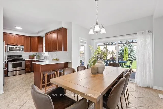 Photo 9 of 35 Fiddlehead Crescent, Hamilton, Waterdown — HOMEH