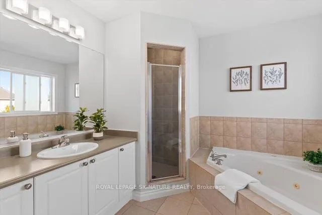 Photo 15 of 35 Fiddlehead Crescent, Hamilton, Waterdown — HOMEH