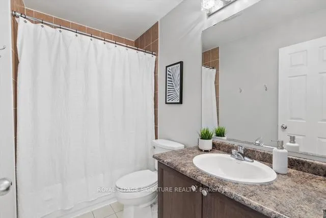 Photo 19 of 35 Fiddlehead Crescent, Hamilton, Waterdown — HOMEH
