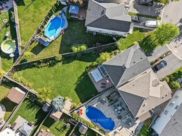 Photo 29 of 35 Fiddlehead Crescent, Hamilton, Waterdown — HOMEH