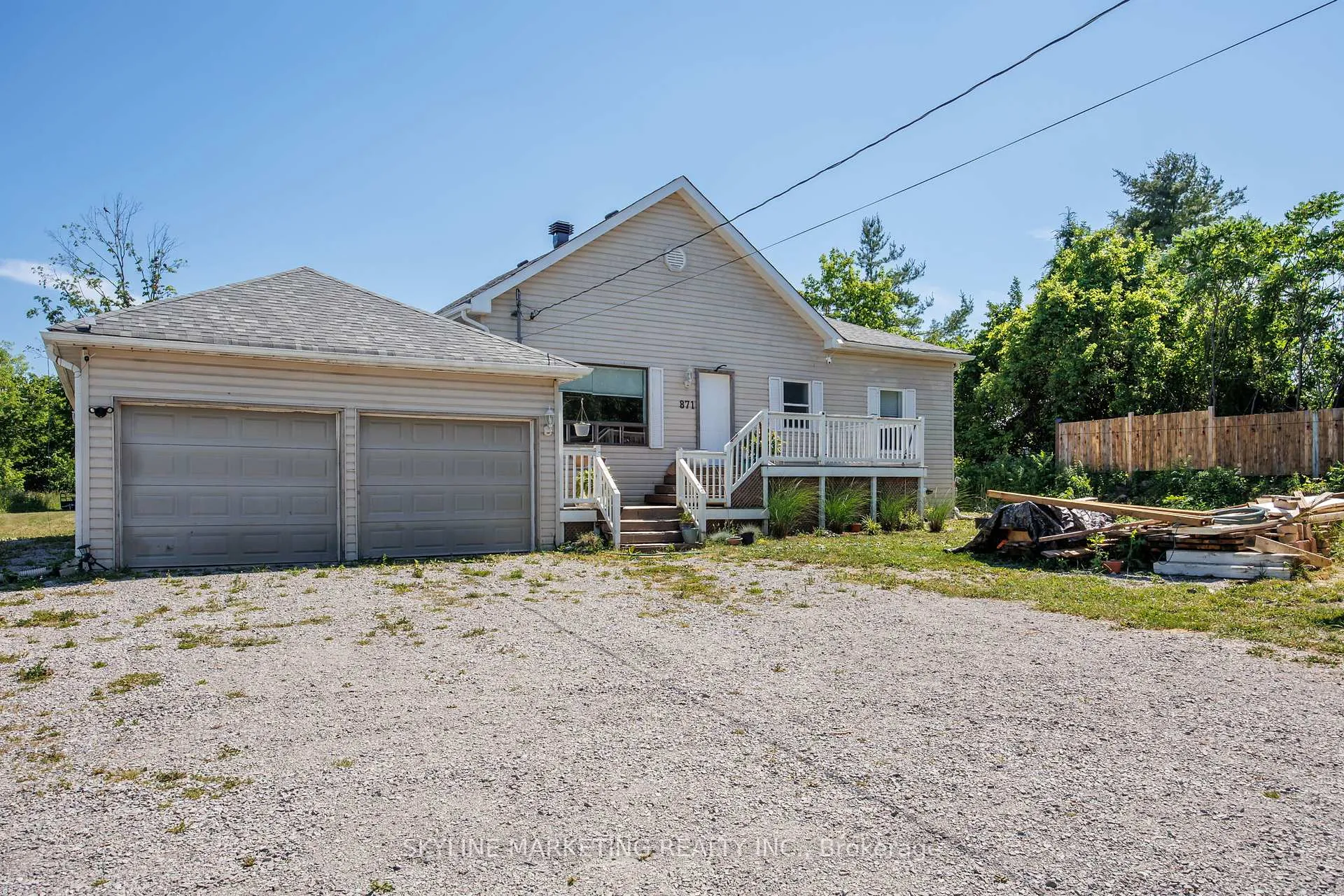 Photo 2 of 871 Front Street, Innisfil, Lefroy — HOMEH