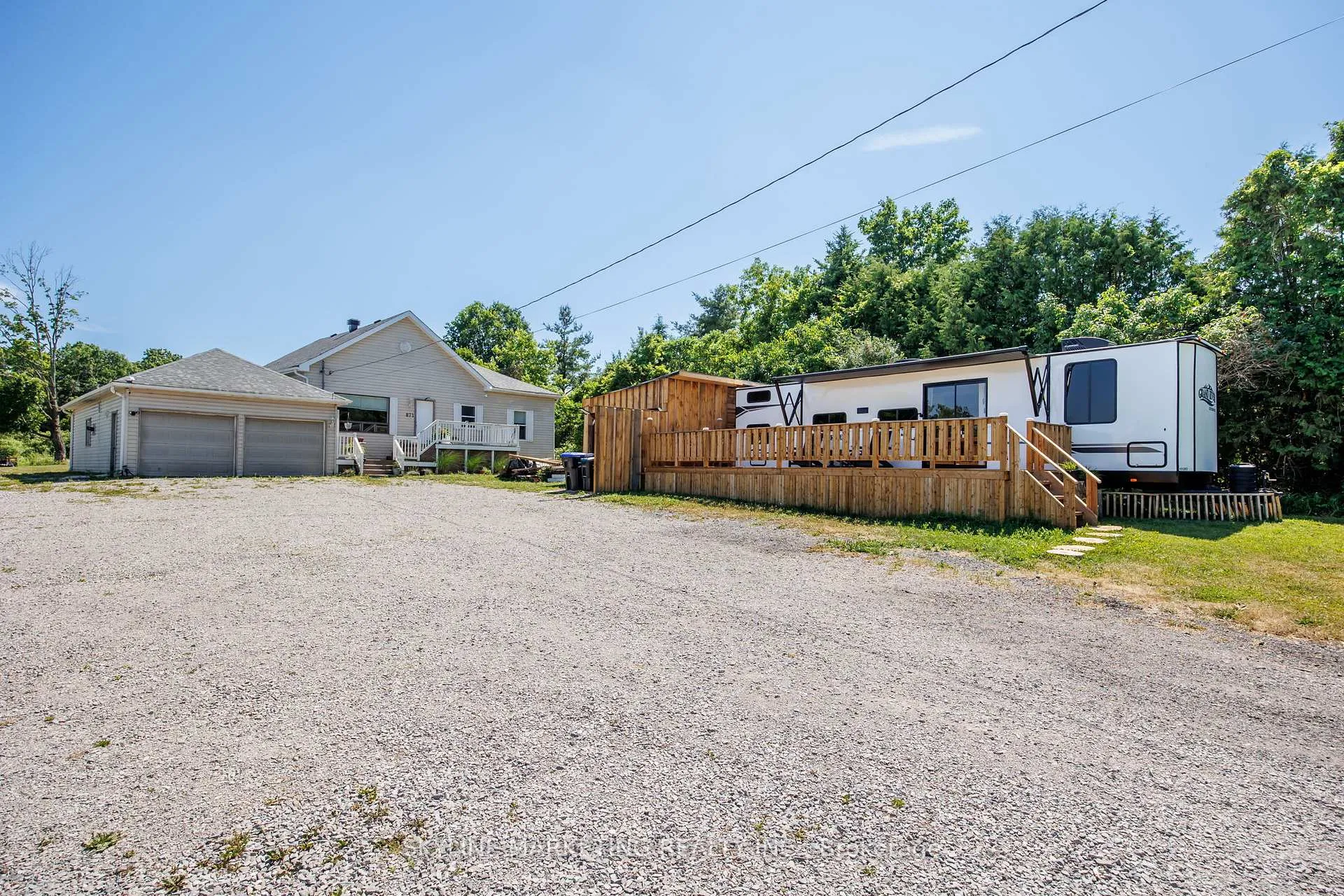 Photo 3 of 871 Front Street, Innisfil, Lefroy — HOMEH