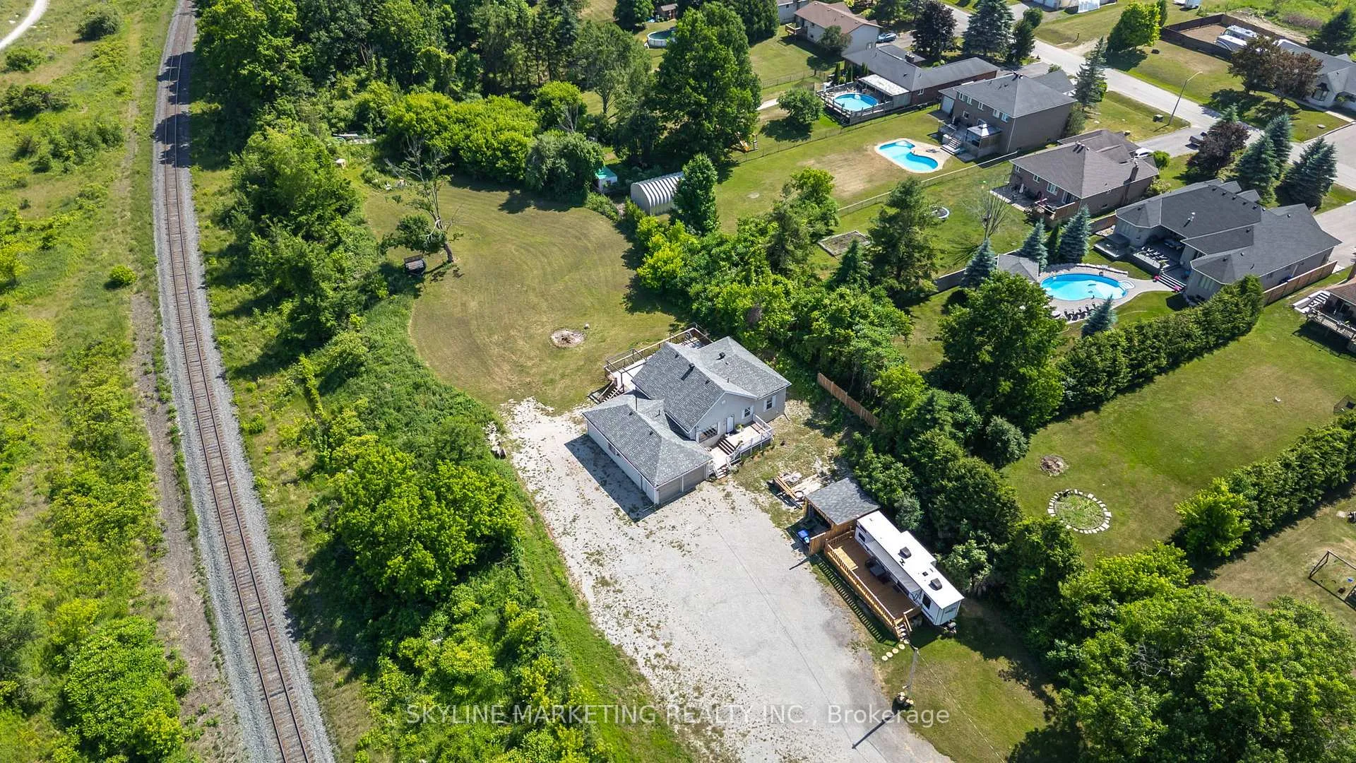 Photo 4 of 871 Front Street, Innisfil, Lefroy — HOMEH