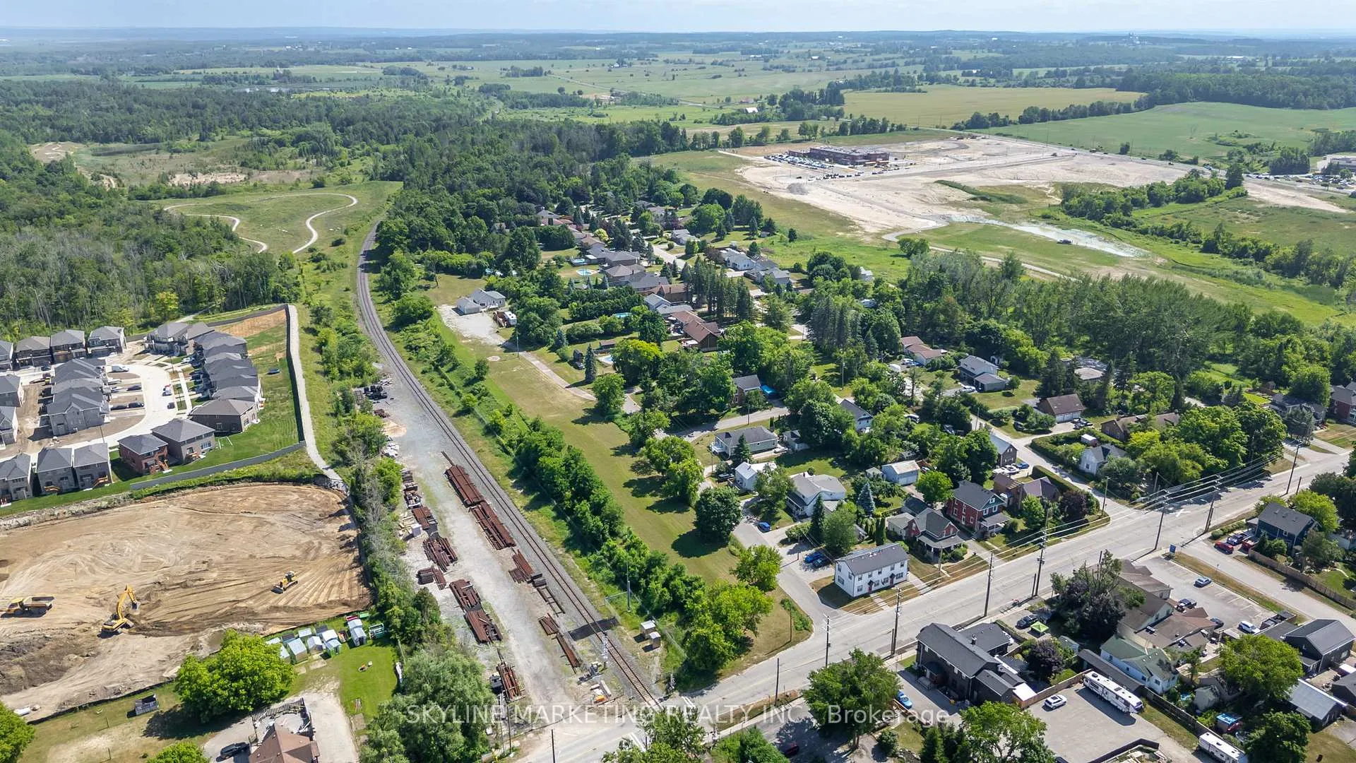 Photo 5 of 871 Front Street, Innisfil, Lefroy — HOMEH