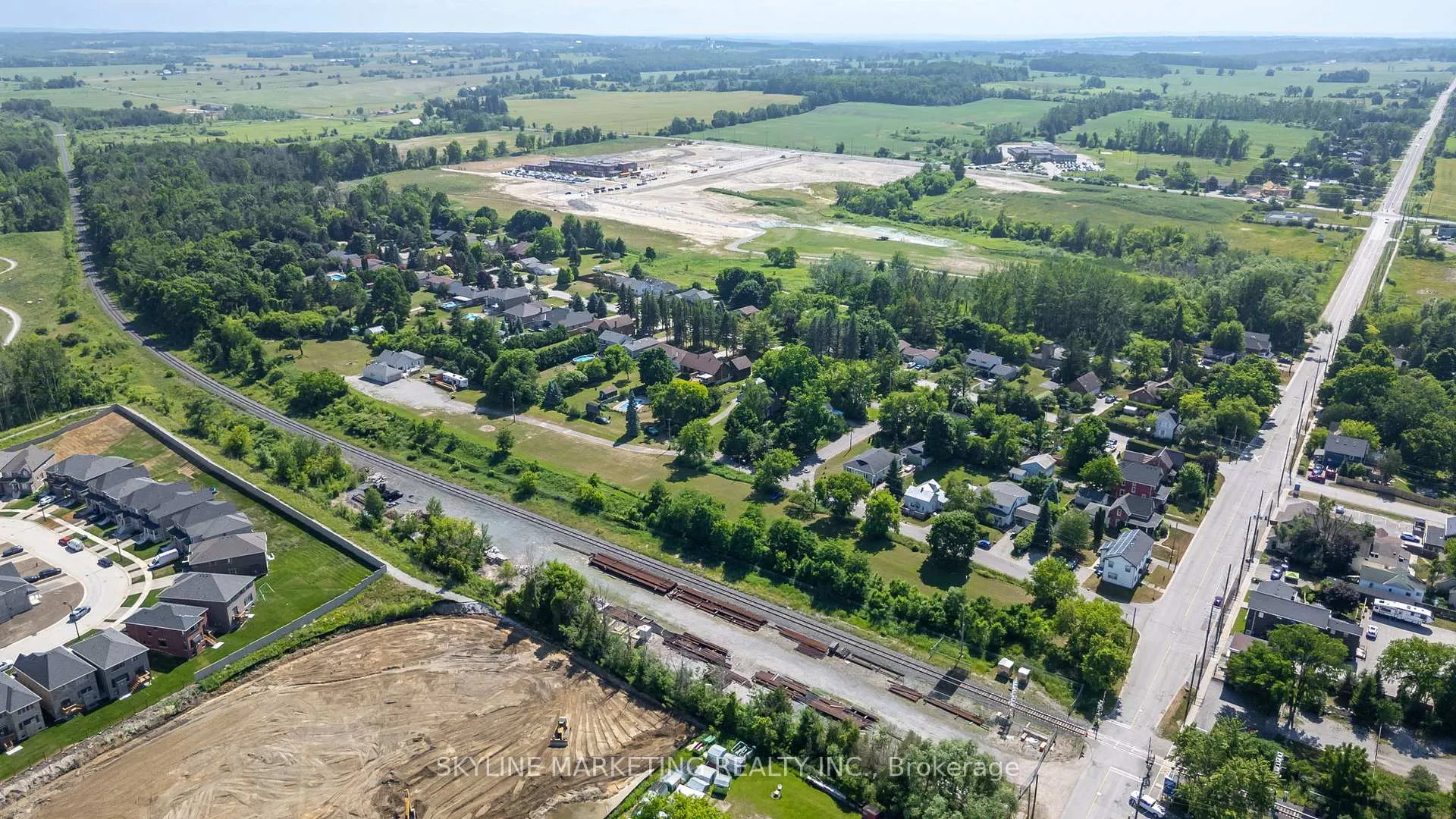 Photo 6 of 871 Front Street, Innisfil, Lefroy — HOMEH