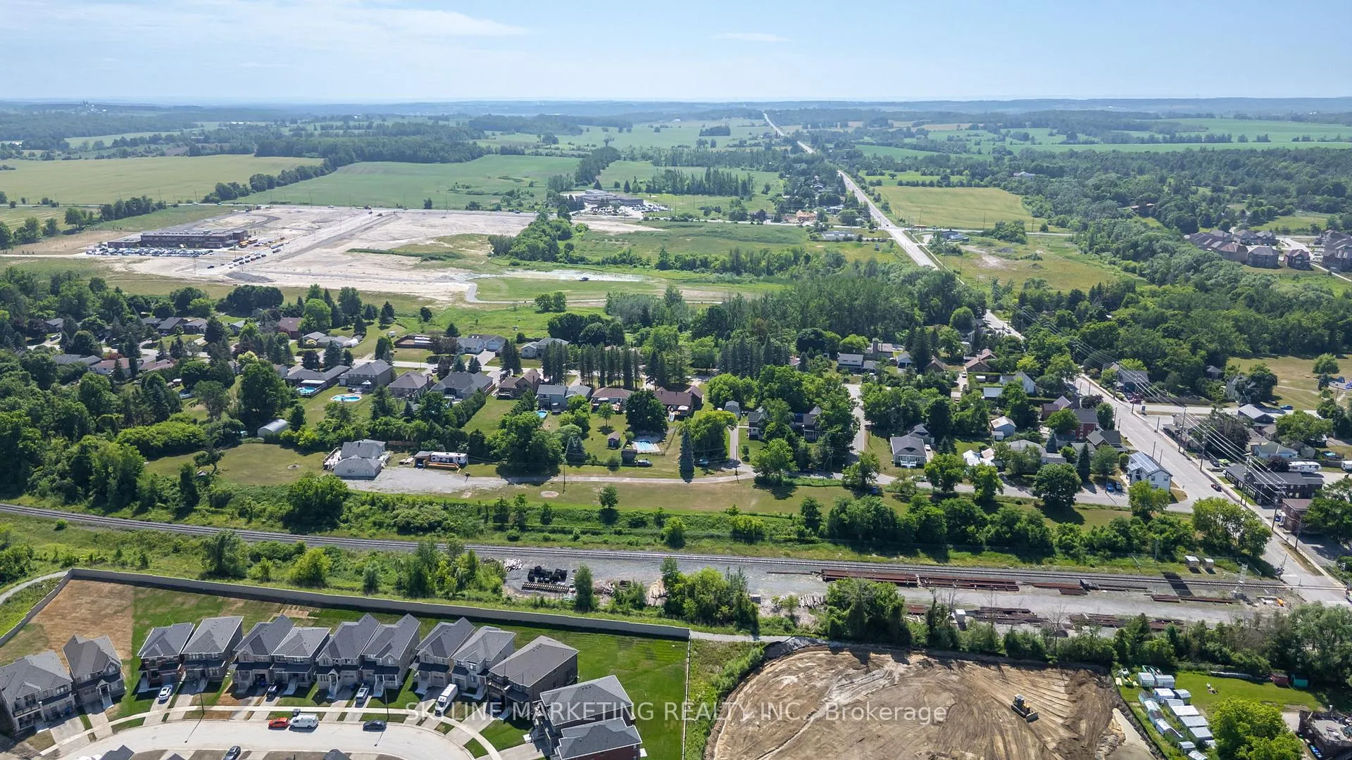 Photo 7 of 871 Front Street, Innisfil, Lefroy — HOMEH