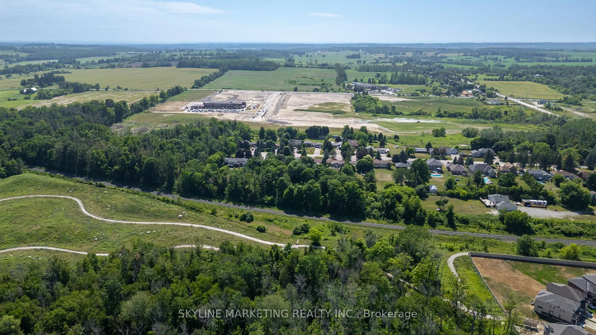 Photo 8 of 871 Front Street, Innisfil, Lefroy — HOMEH