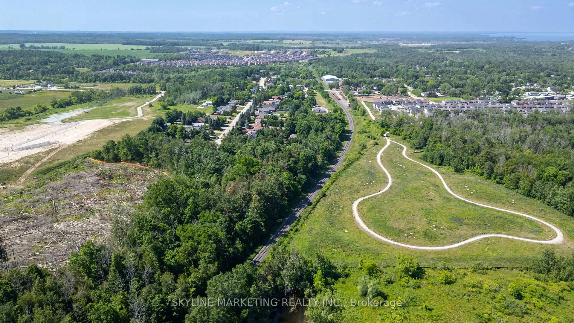 Photo 10 of 871 Front Street, Innisfil, Lefroy — HOMEH