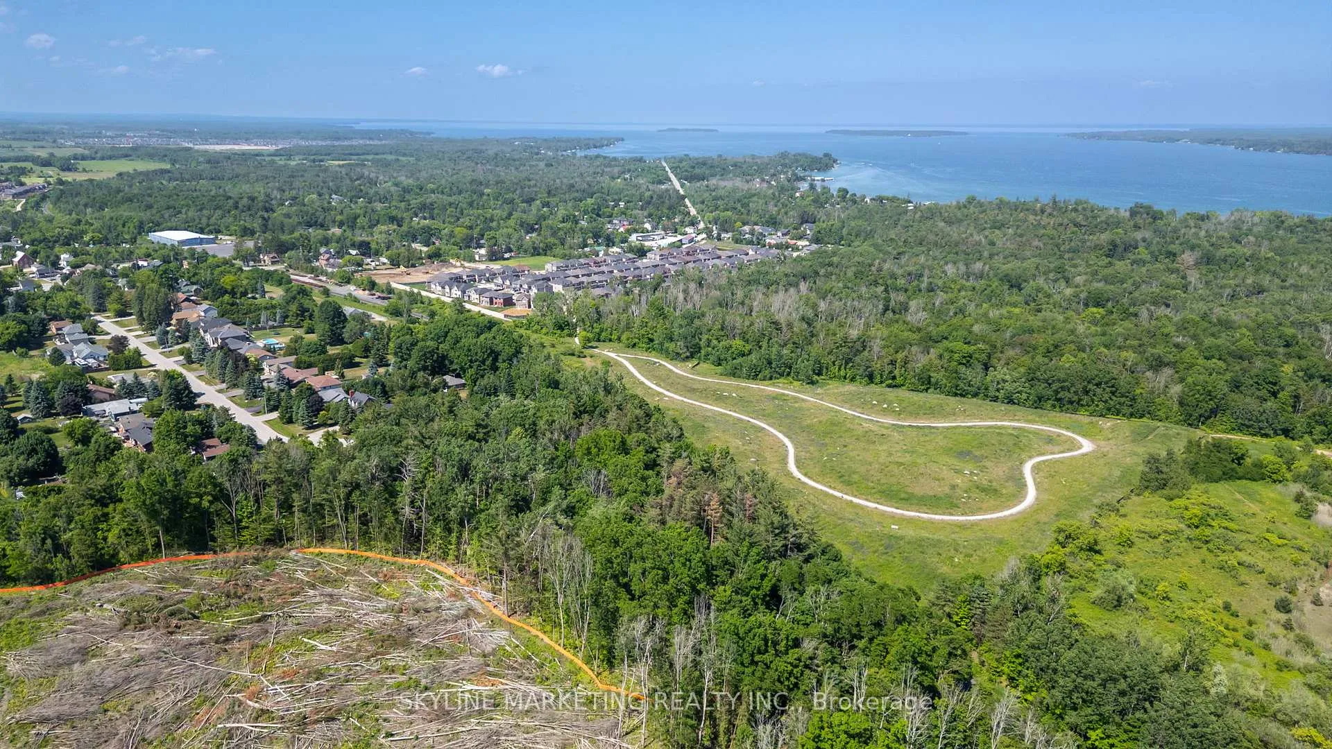 Photo 11 of 871 Front Street, Innisfil, Lefroy — HOMEH