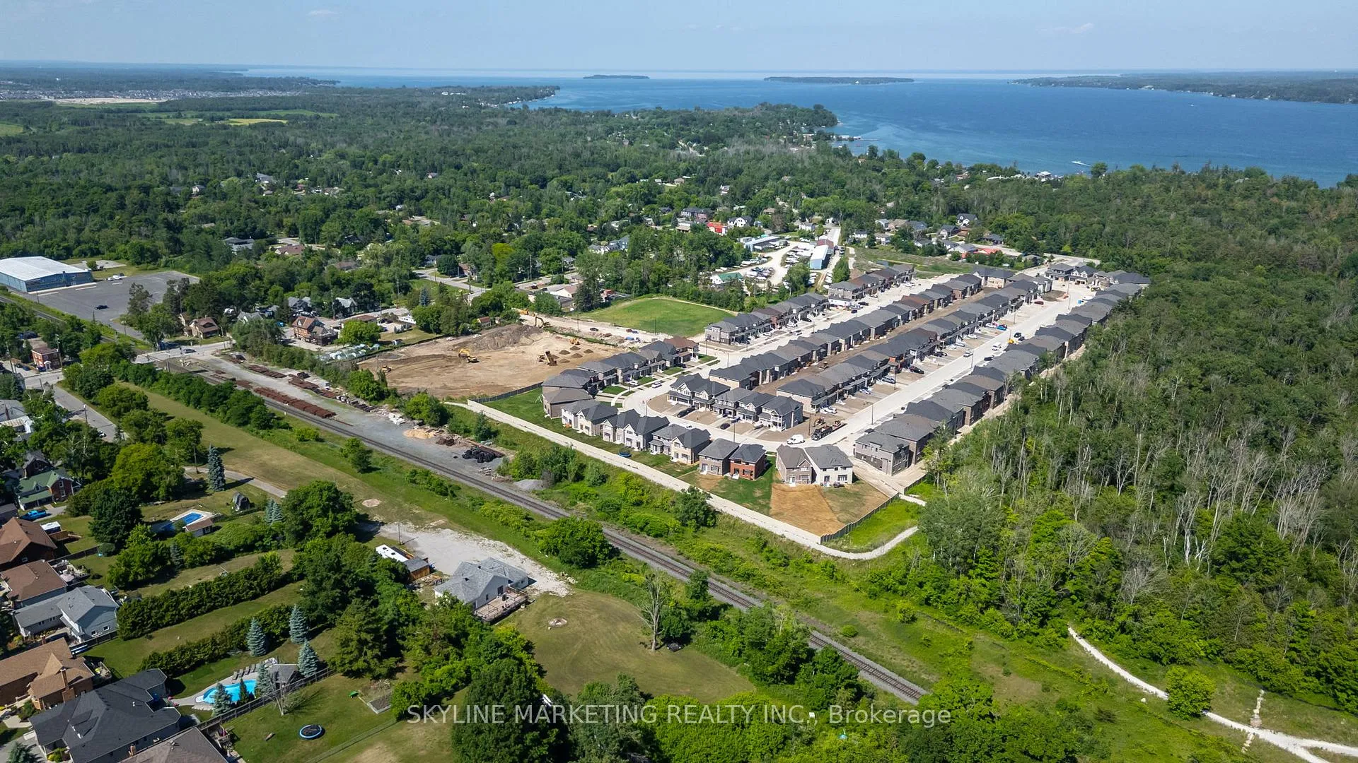 Photo 14 of 871 Front Street, Innisfil, Lefroy — HOMEH