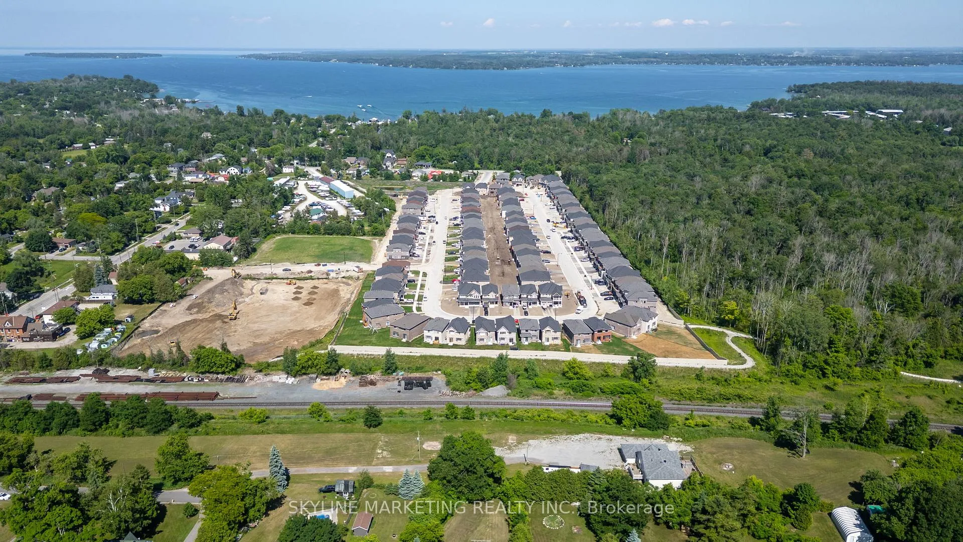 Photo 15 of 871 Front Street, Innisfil, Lefroy — HOMEH