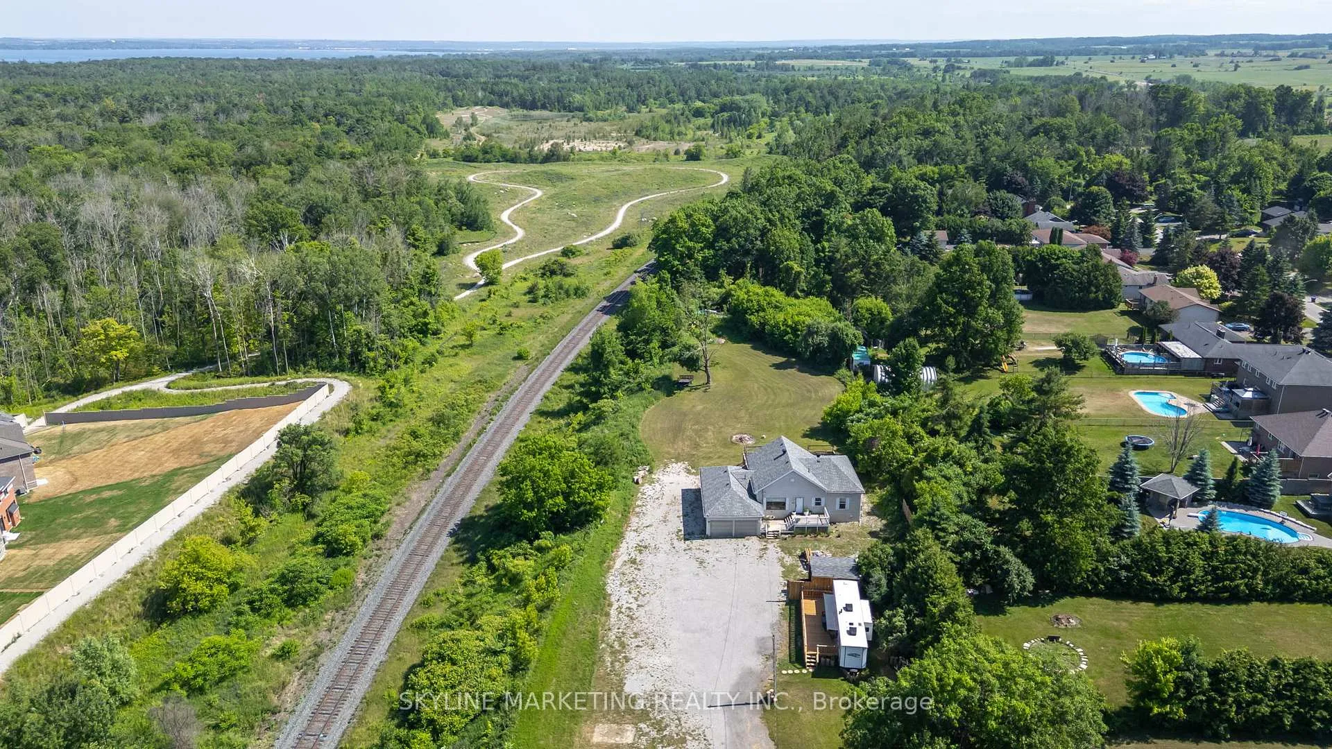 Photo 17 of 871 Front Street, Innisfil, Lefroy — HOMEH