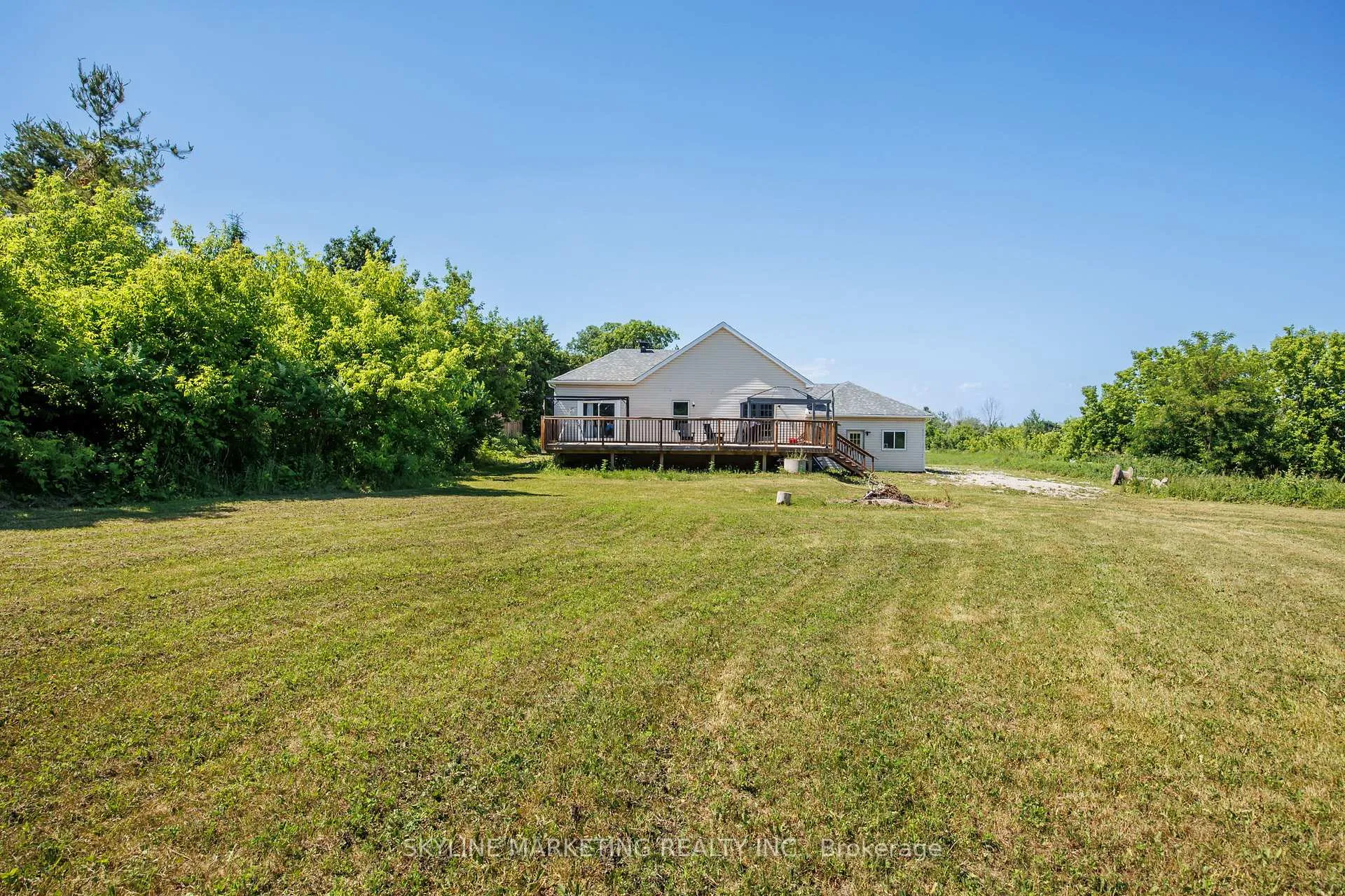 Photo 21 of 871 Front Street, Innisfil, Lefroy — HOMEH