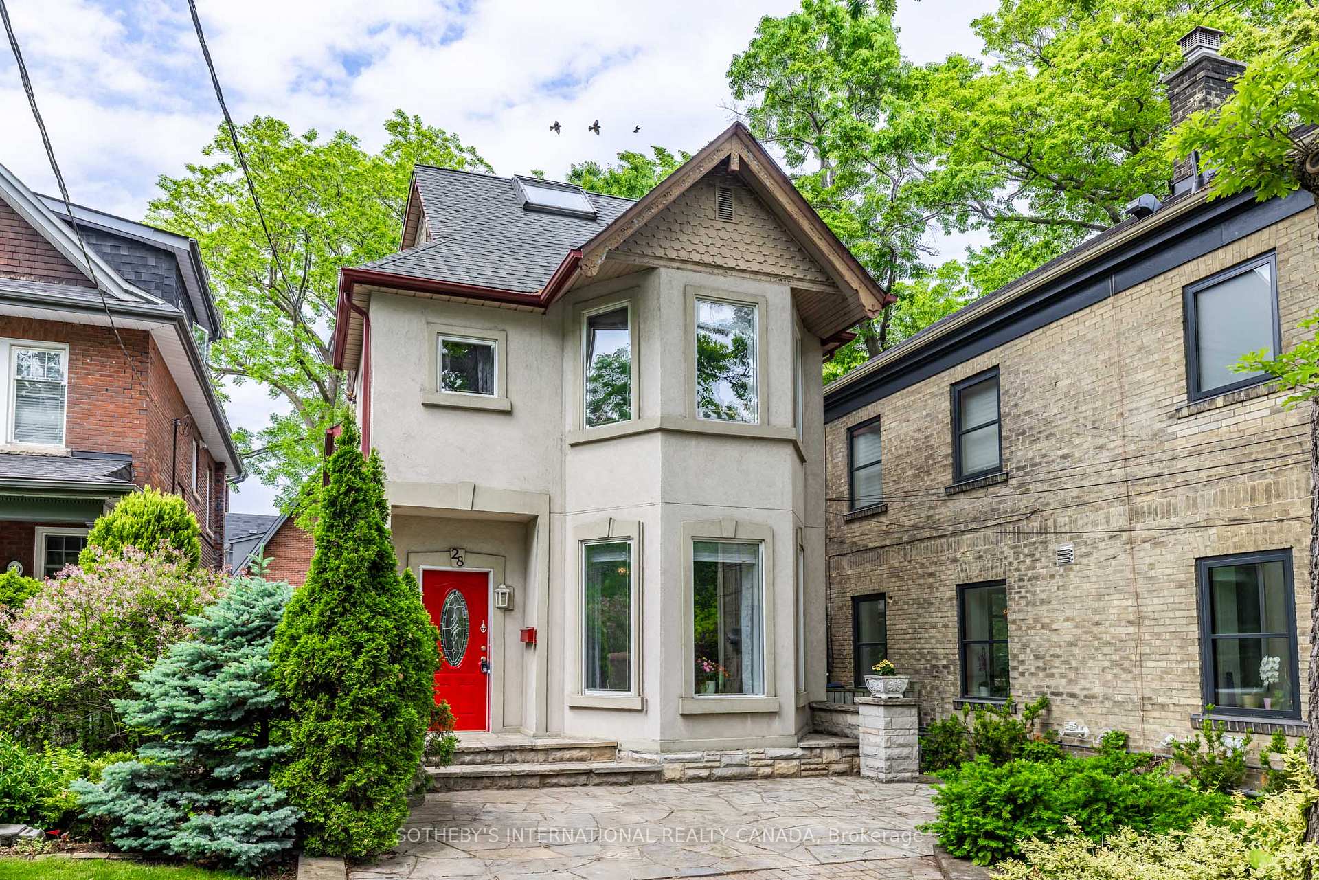 Photo 3 of 28 Benlamond Avenue, Toronto, The Beaches — HOMEH