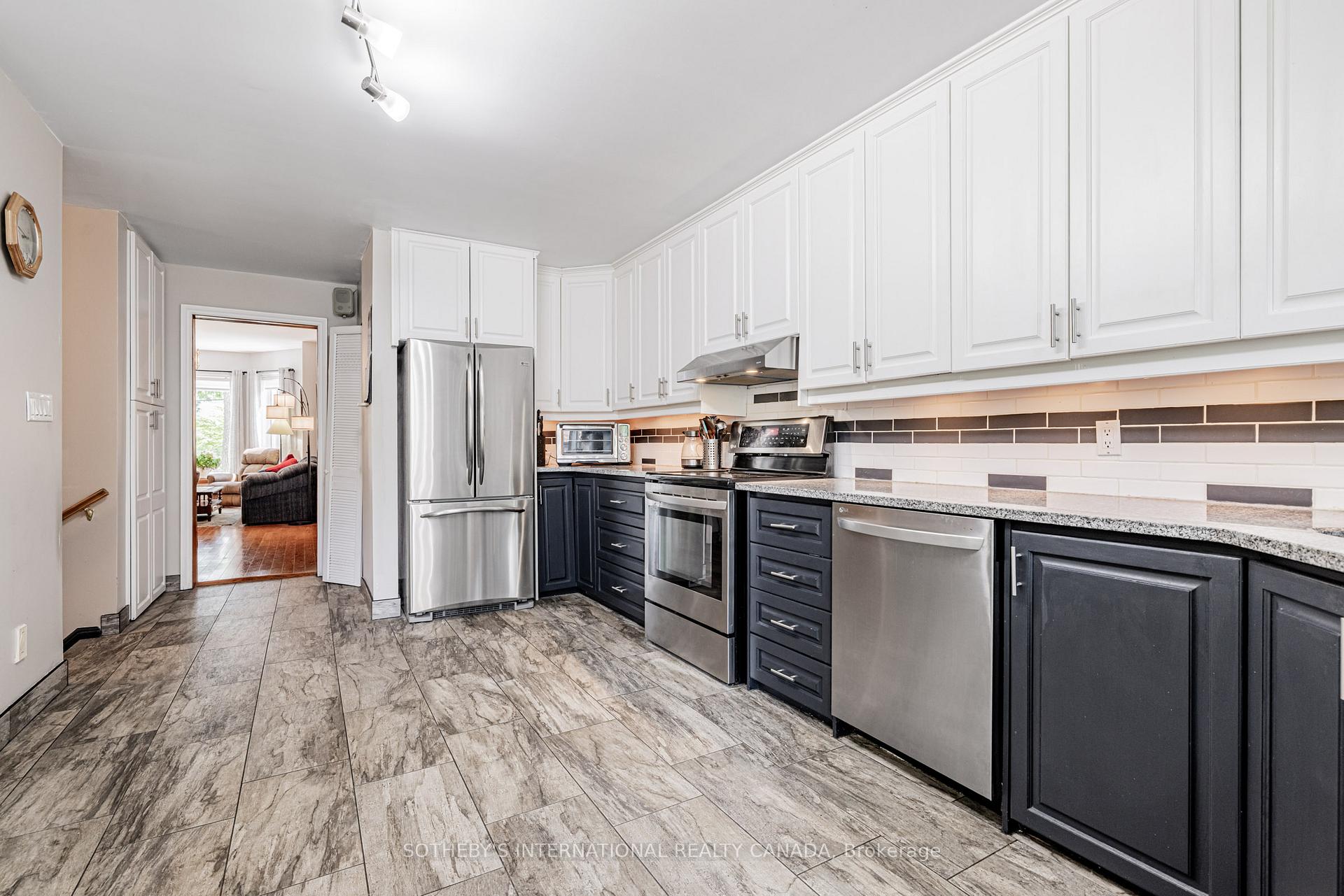 Photo 12 of 28 Benlamond Avenue, Toronto, The Beaches — HOMEH