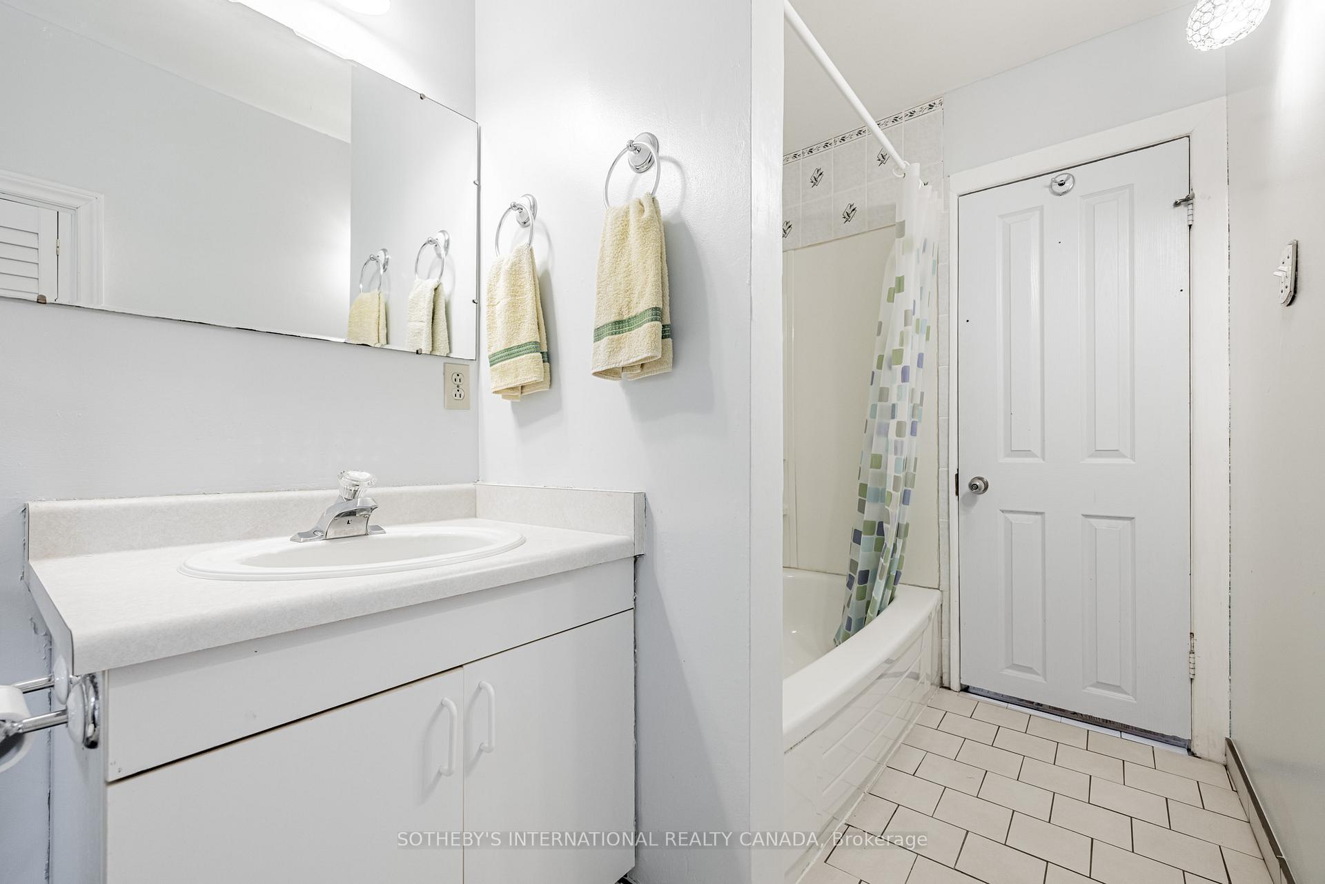 Photo 23 of 28 Benlamond Avenue, Toronto, The Beaches — HOMEH