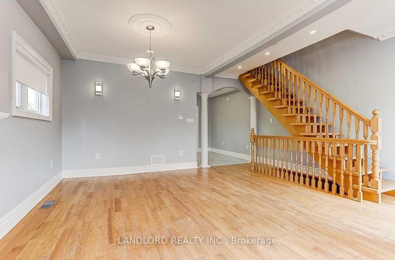 Photo 16 of 34 Jesmond Avenue, Toronto, Oakwood Village — HOMEH