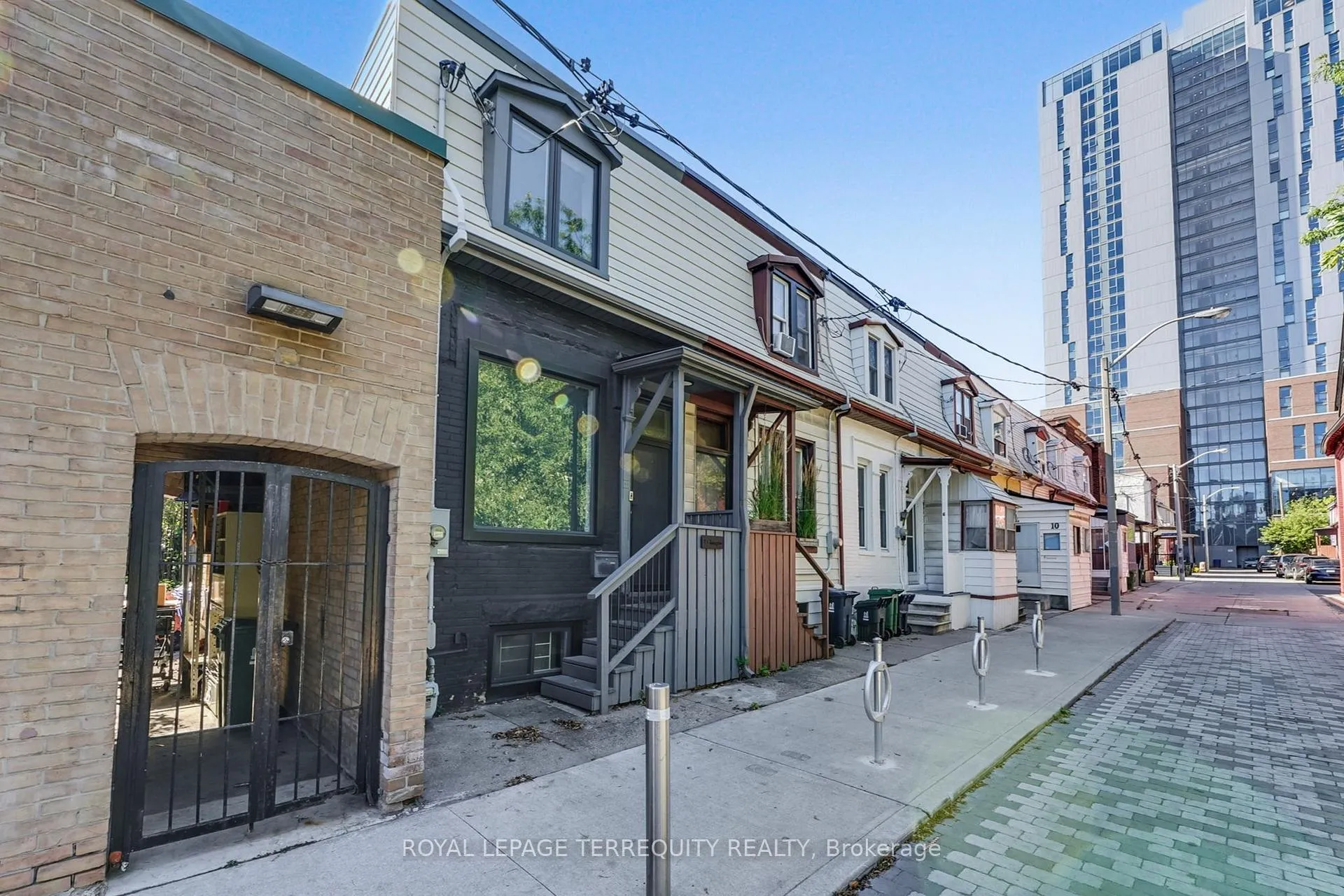 Photo 6 of 2 Glasgow Street, Toronto, Kensington-Chinatown — HOMEH
