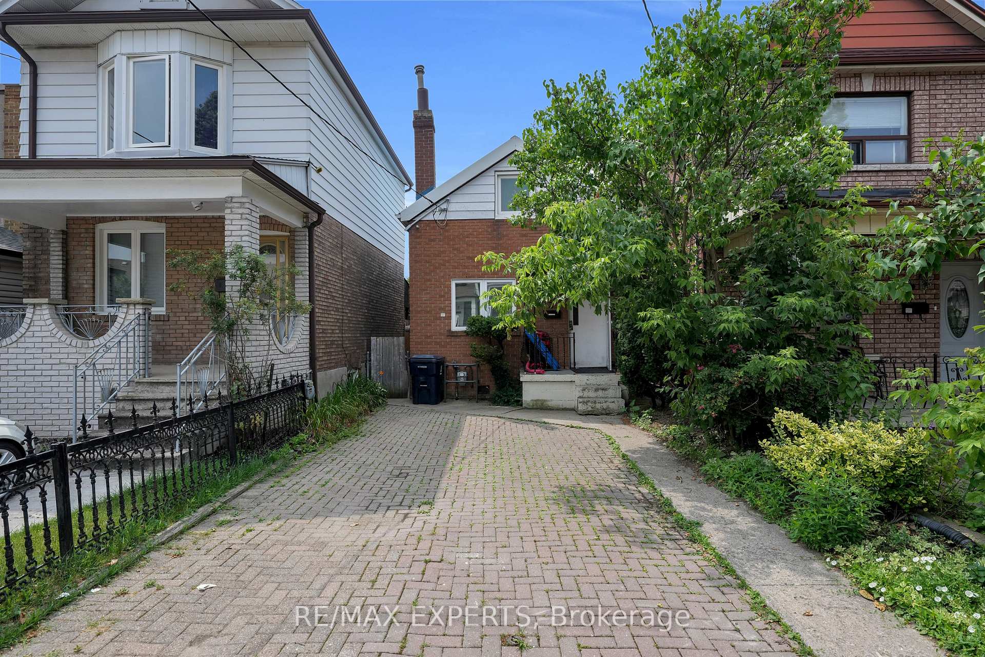 Photo 10 of 3 Hanson Road, Toronto, Oakwood Village — HOMEH