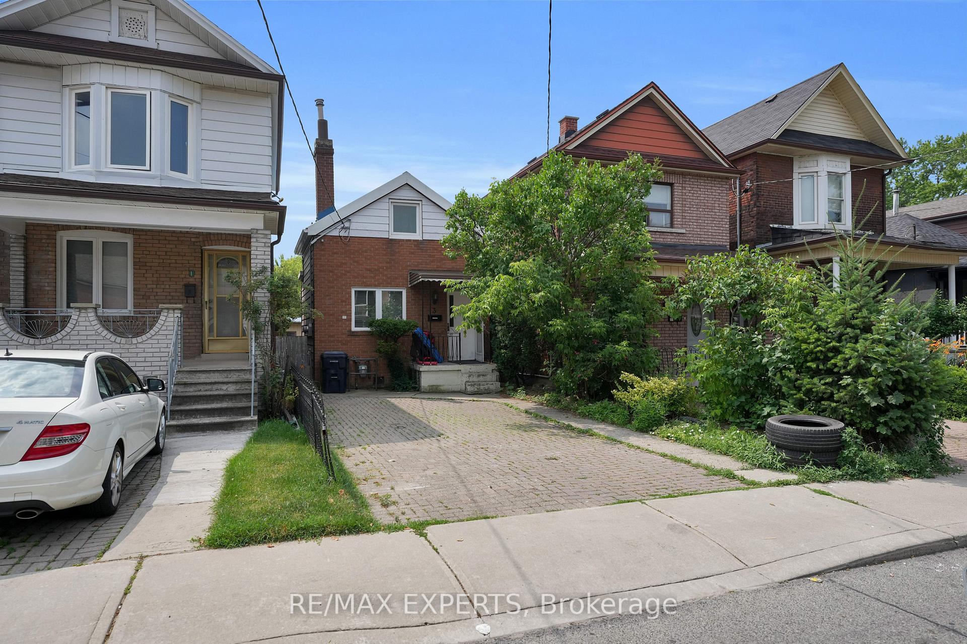 Photo 13 of 3 Hanson Road, Toronto, Oakwood Village — HOMEH