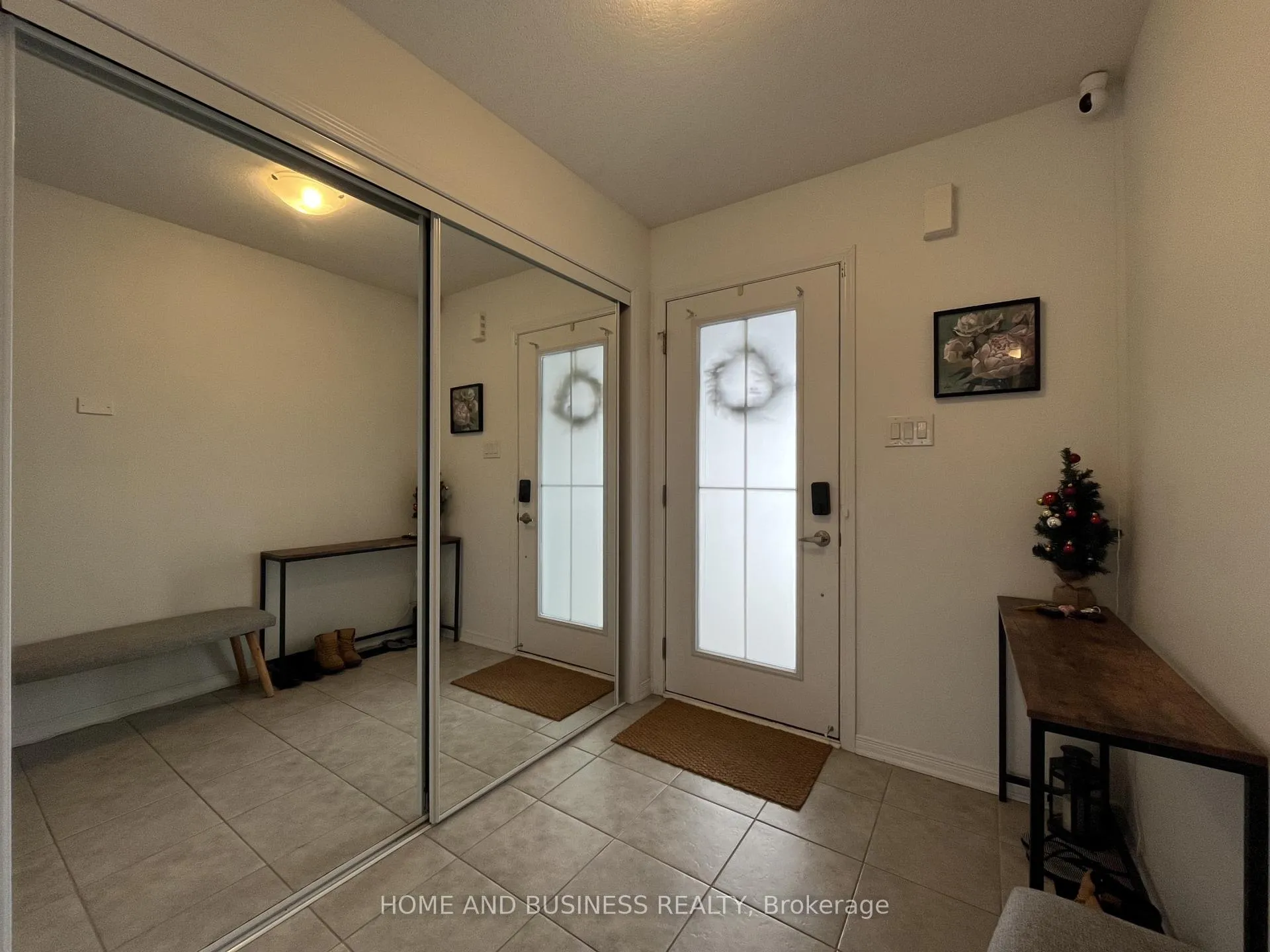 Photo 5 of 25 Allcroft Court, Hamilton, Stoney Creek — HOMEH