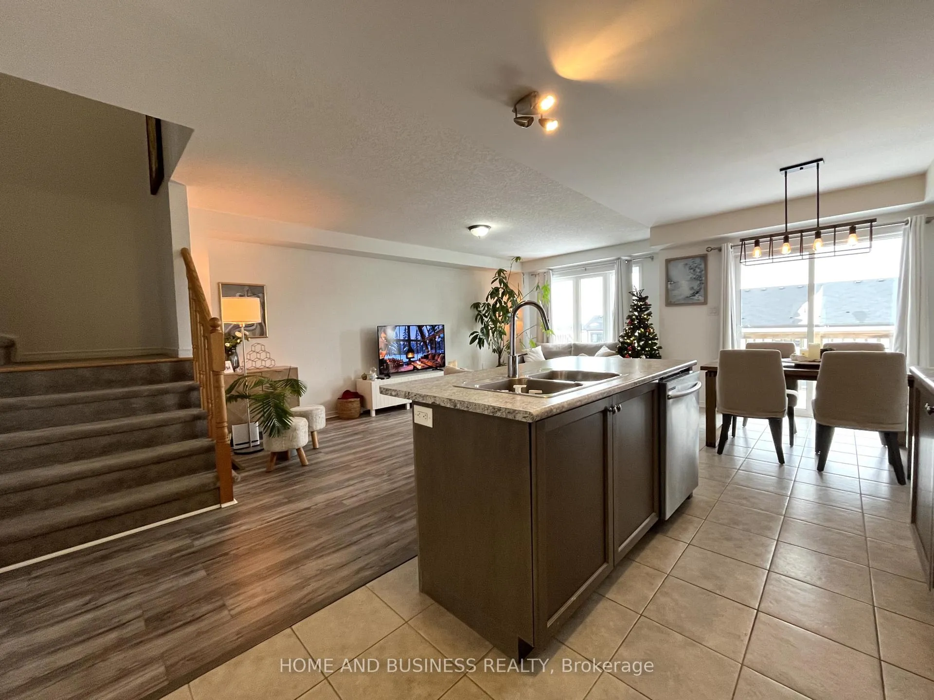 Photo 10 of 25 Allcroft Court, Hamilton, Stoney Creek — HOMEH