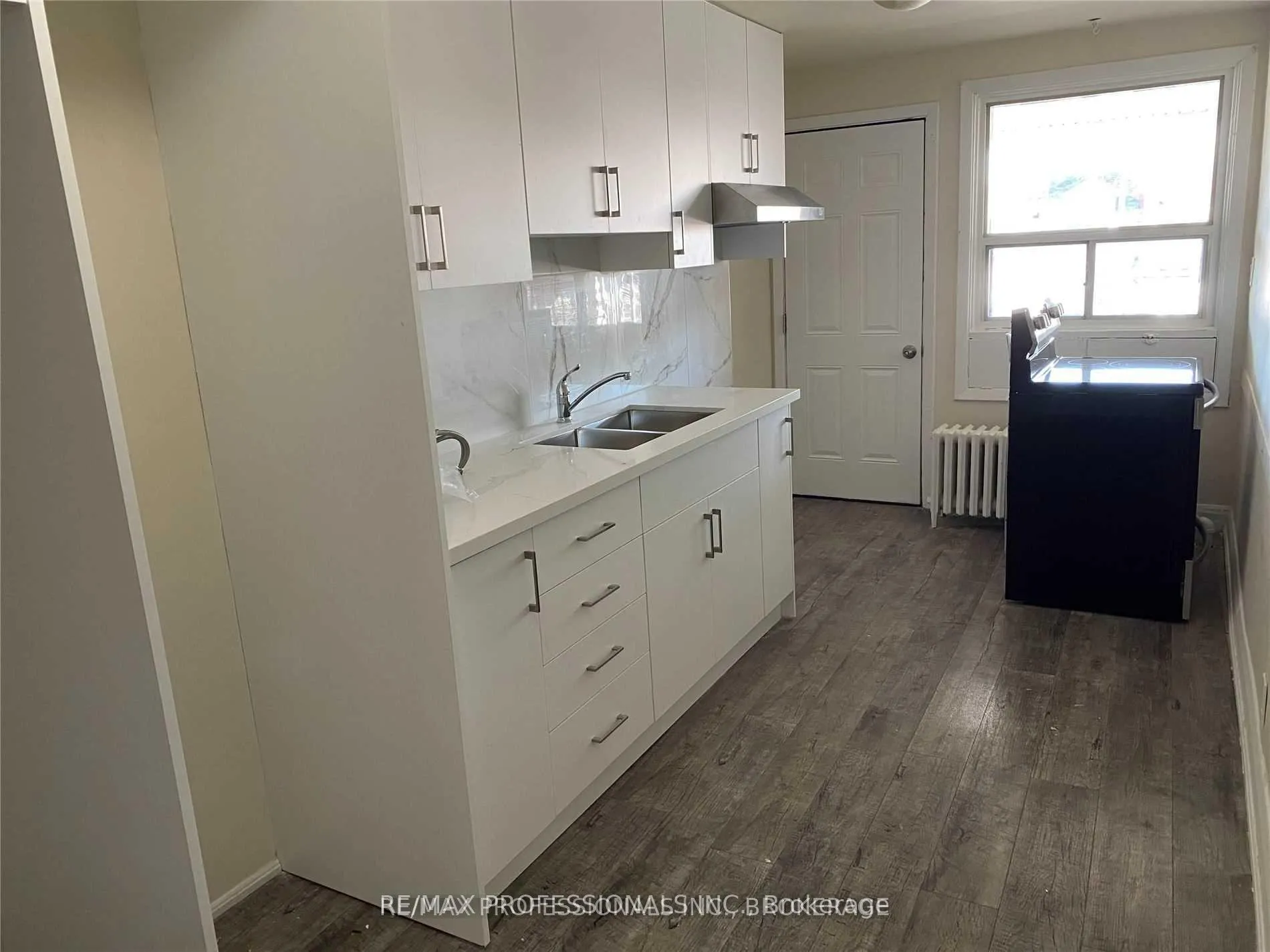 Photo 4 of Unit 2nd Floor, 2 Rogers Road, Toronto, Oakwood Village — HOMEH