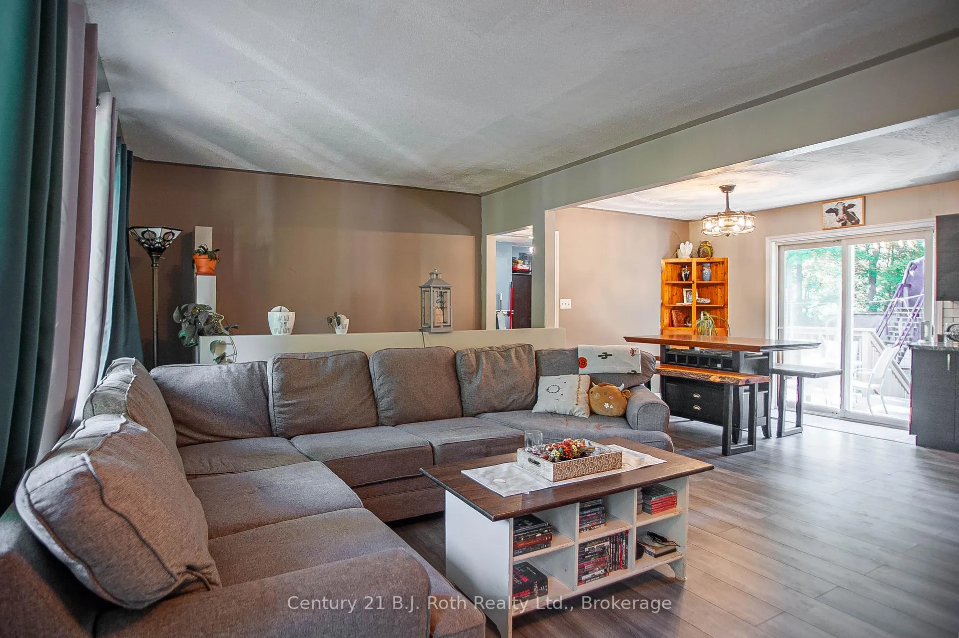 Photo 3 of 18 Mundy Avenue, Tiny, Rural Tiny — HOMEH