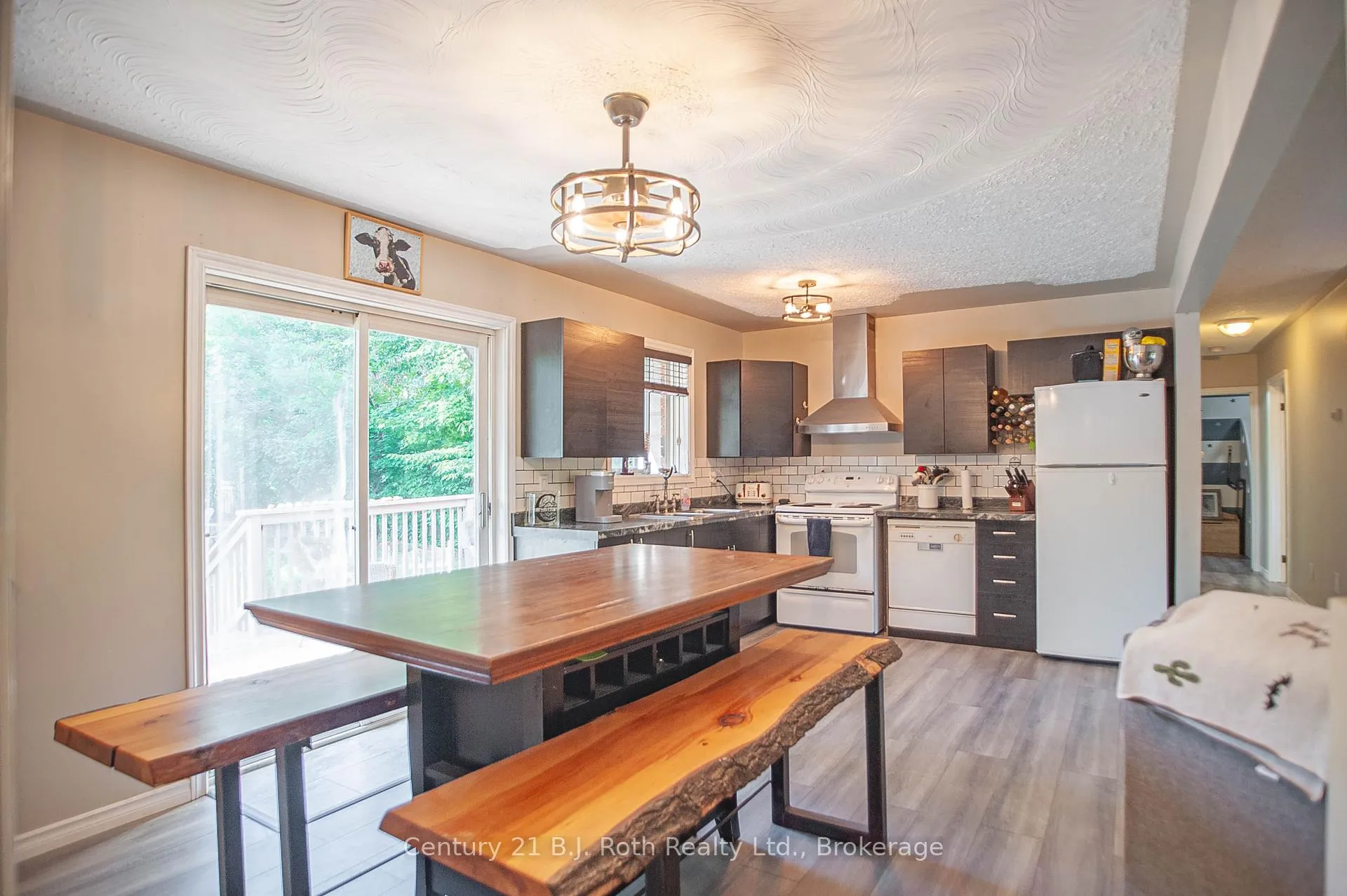 Photo 4 of 18 Mundy Avenue, Tiny, Rural Tiny — HOMEH