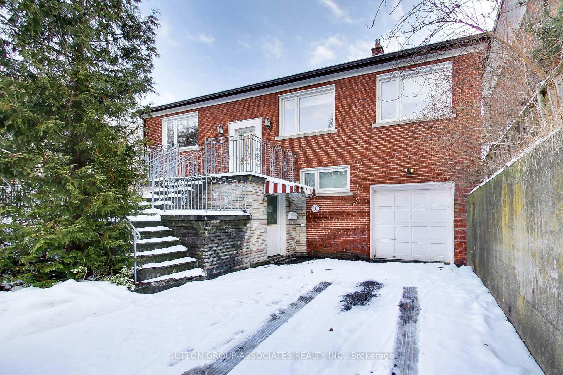 Photo 10 of 1 Burlington Crescent, Toronto, Wychwood — HOMEH