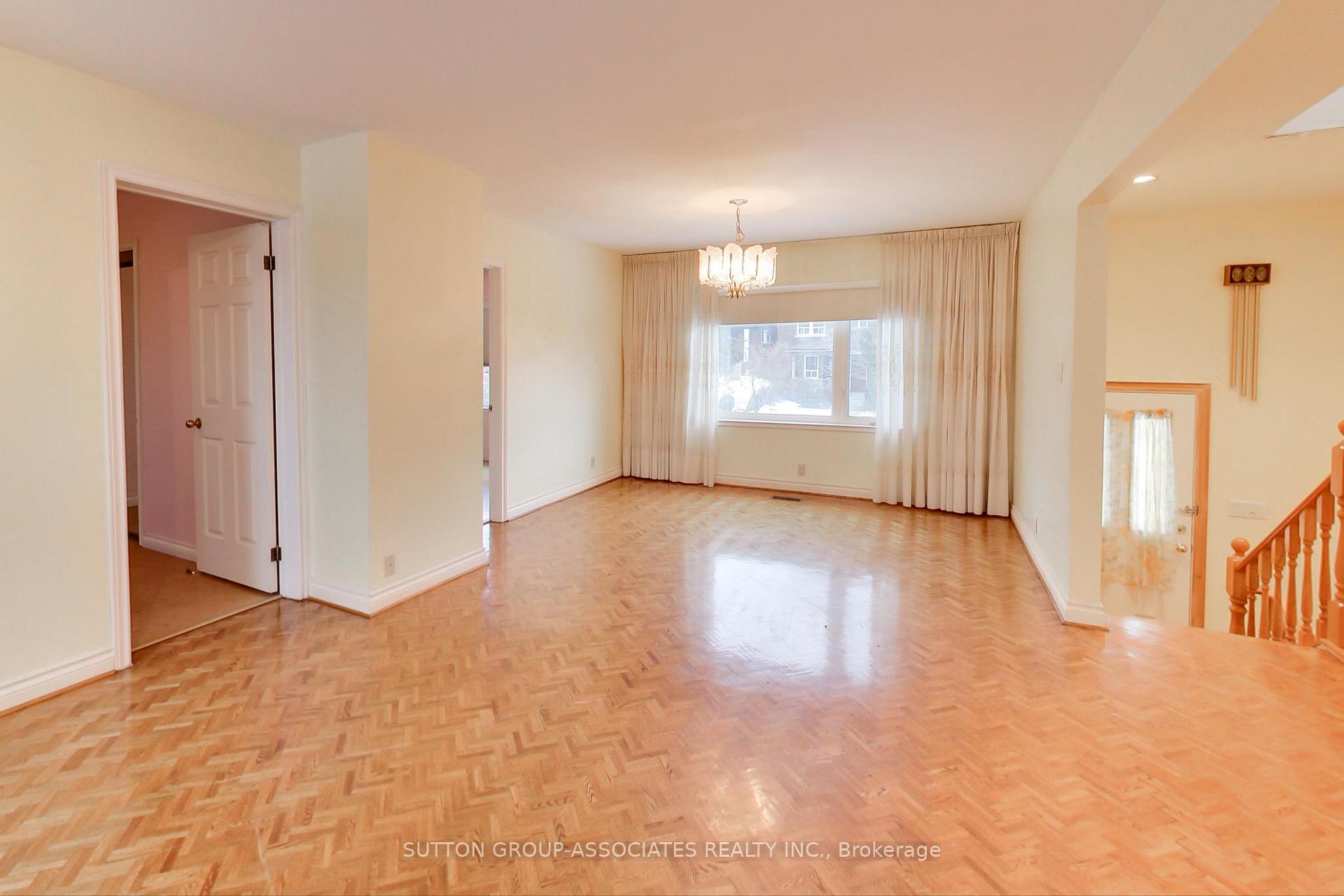 Photo 30 of 1 Burlington Crescent, Toronto, Wychwood — HOMEH