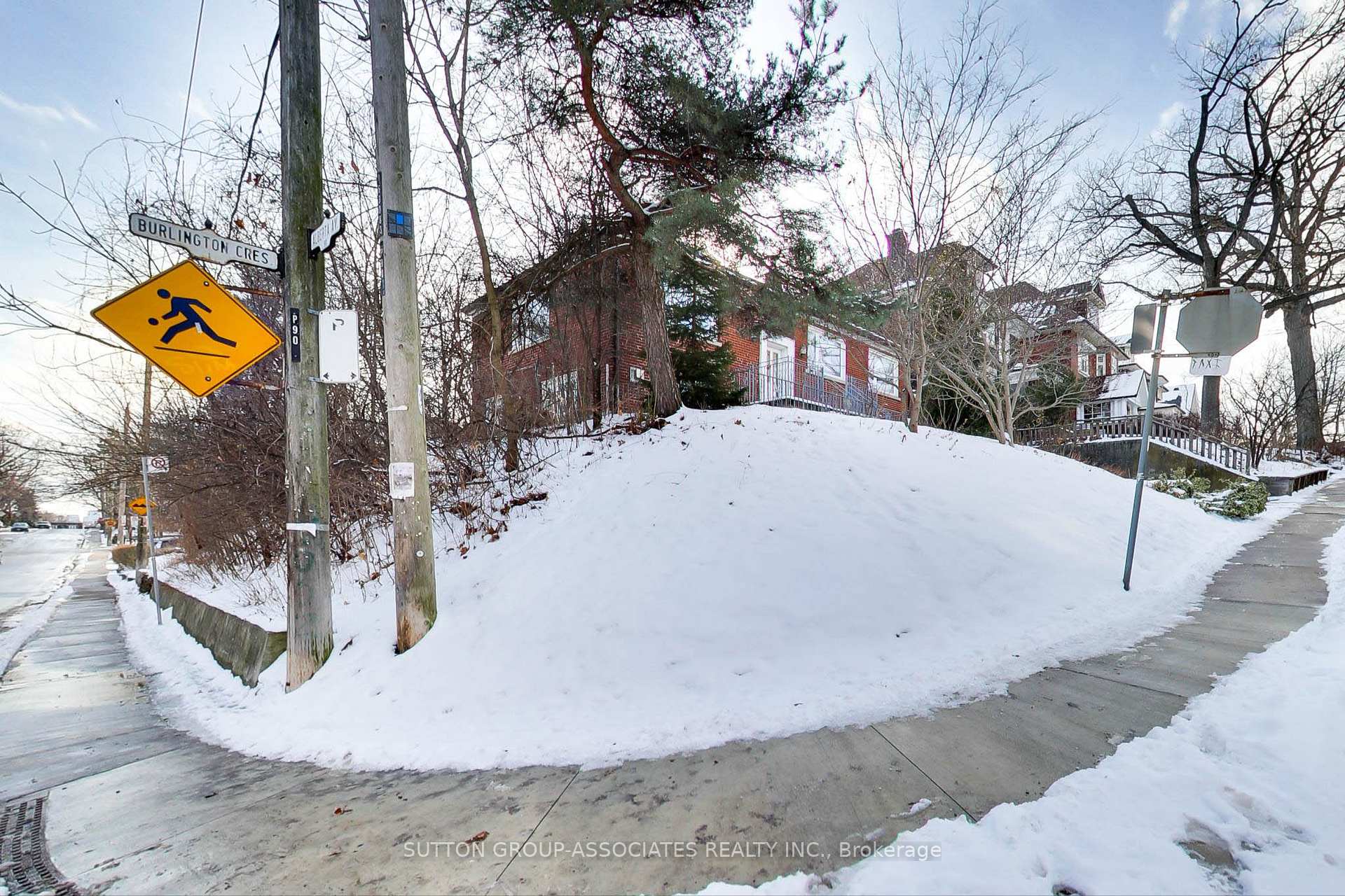 Photo 27 of 1 Burlington Crescent, Toronto, Wychwood — HOMEH