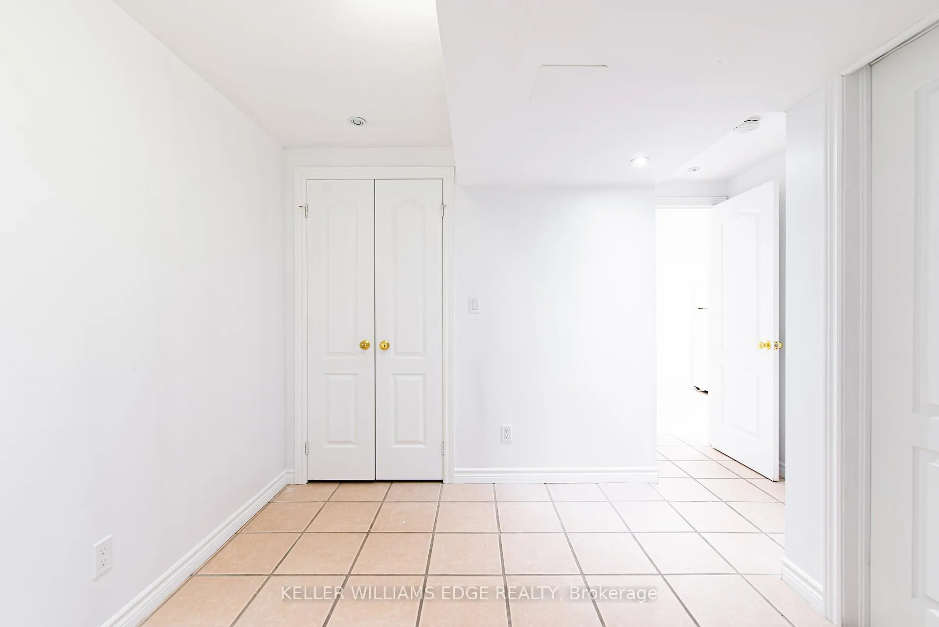 Photo 21 of Unit Room 2, 119 Summers Drive, Thorold, Confederation Heights — HOMEH