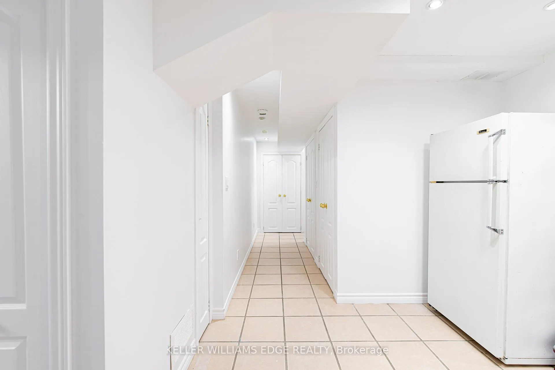 Photo 26 of Unit Room 2, 119 Summers Drive, Thorold, Confederation Heights — HOMEH