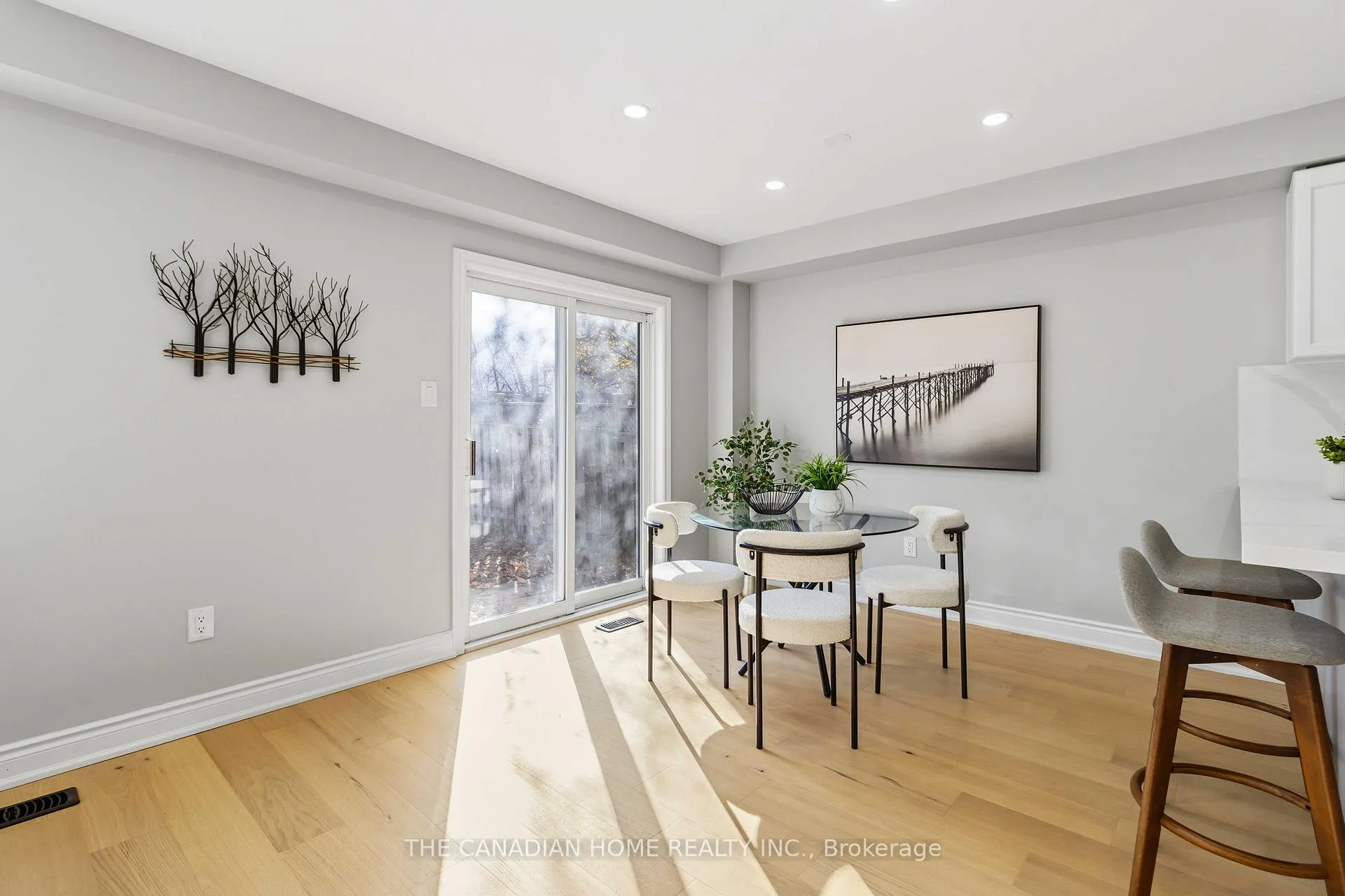 Photo 8 of 20 Ridgemore Crescent, Brampton, Fletcher's Meadow — HOMEH