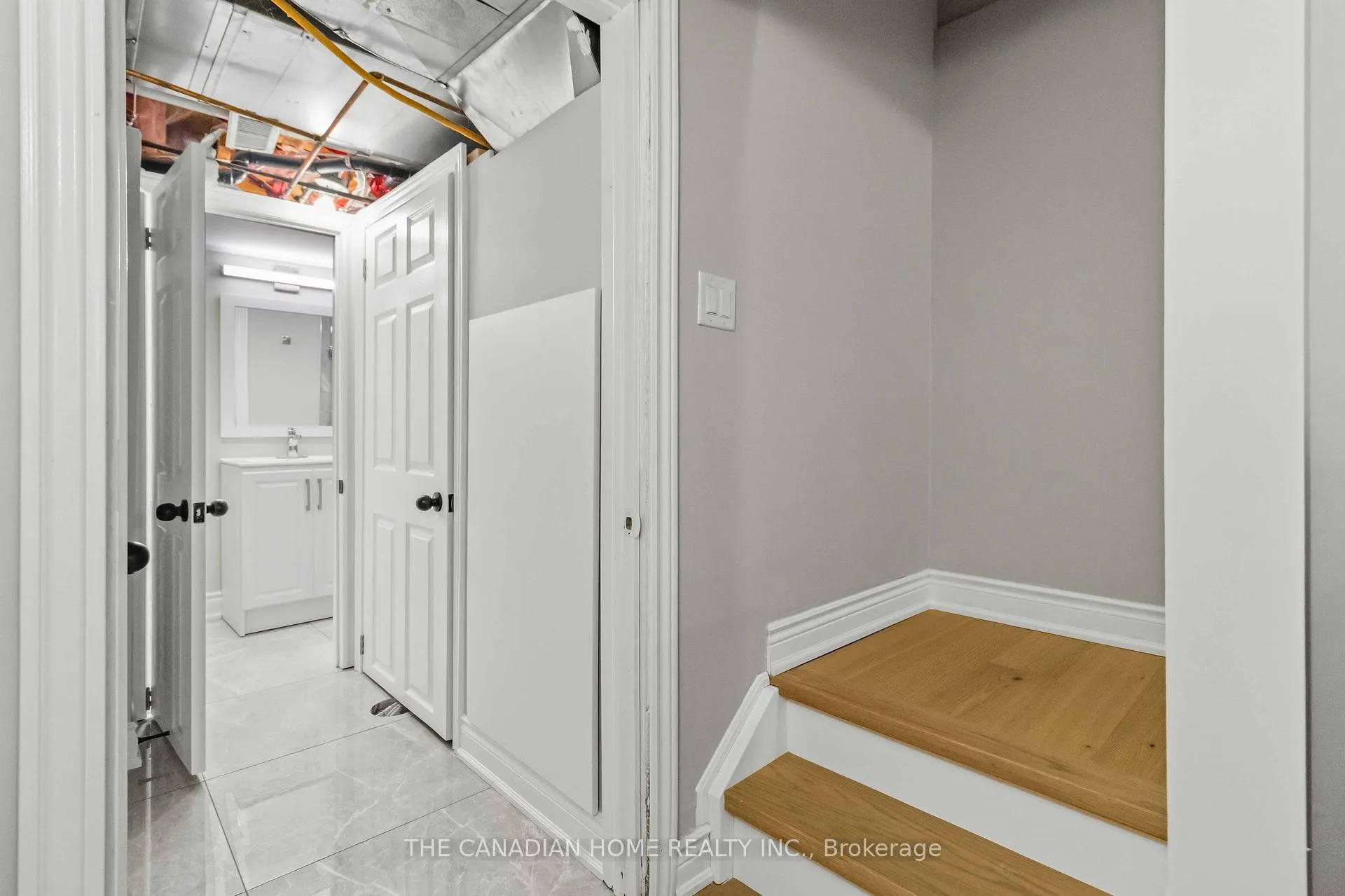 Photo 12 of 20 Ridgemore Crescent, Brampton, Fletcher's Meadow — HOMEH